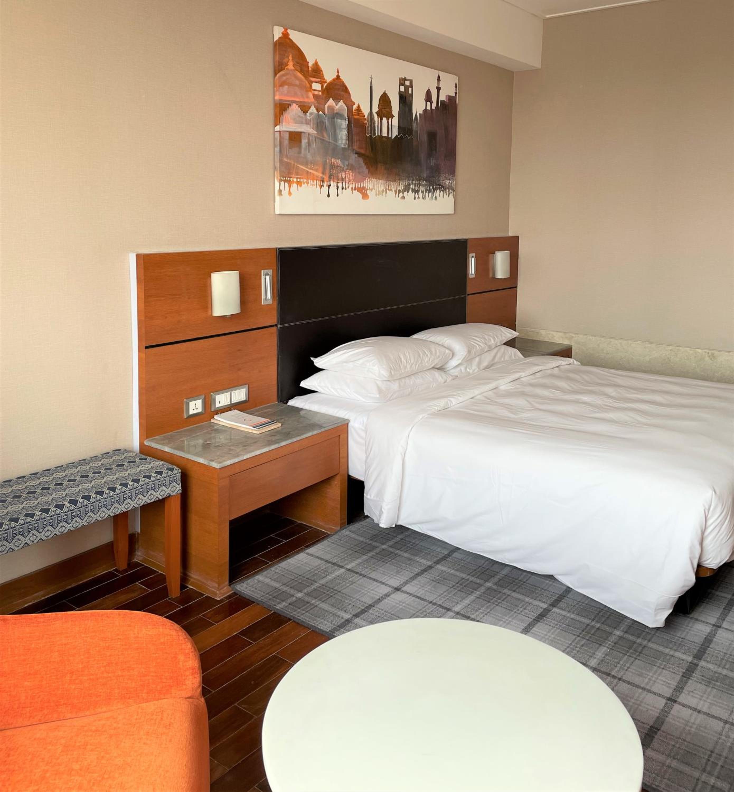Deluxe King Room - Photo 10