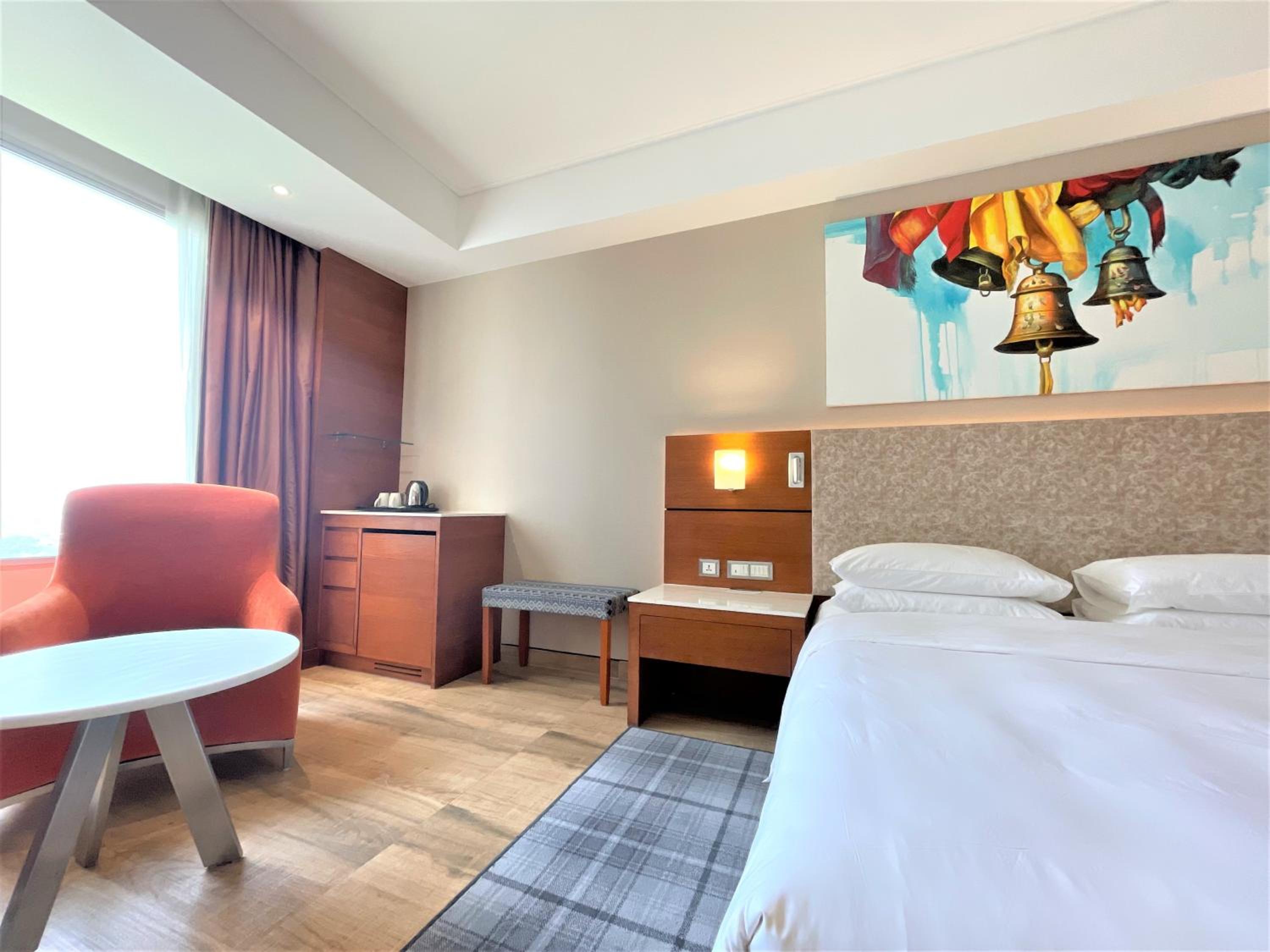 Deluxe King Room - Photo 6