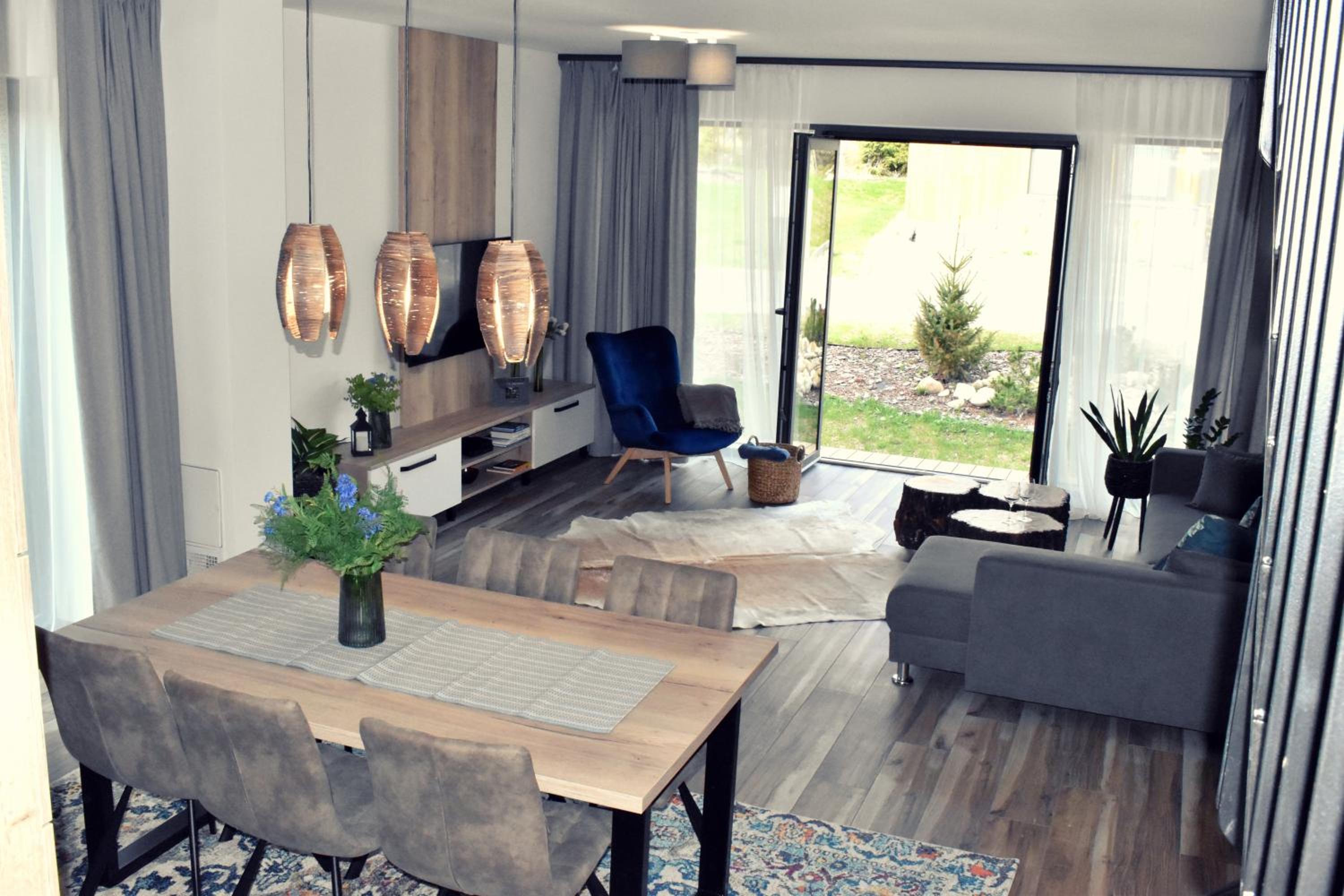 Three-Bedroom House - Photo 9