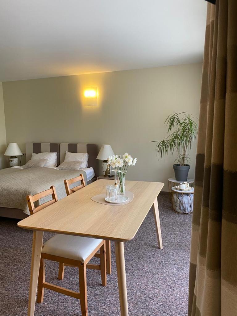Deluxe Double Room with Balcony - Photo 9
