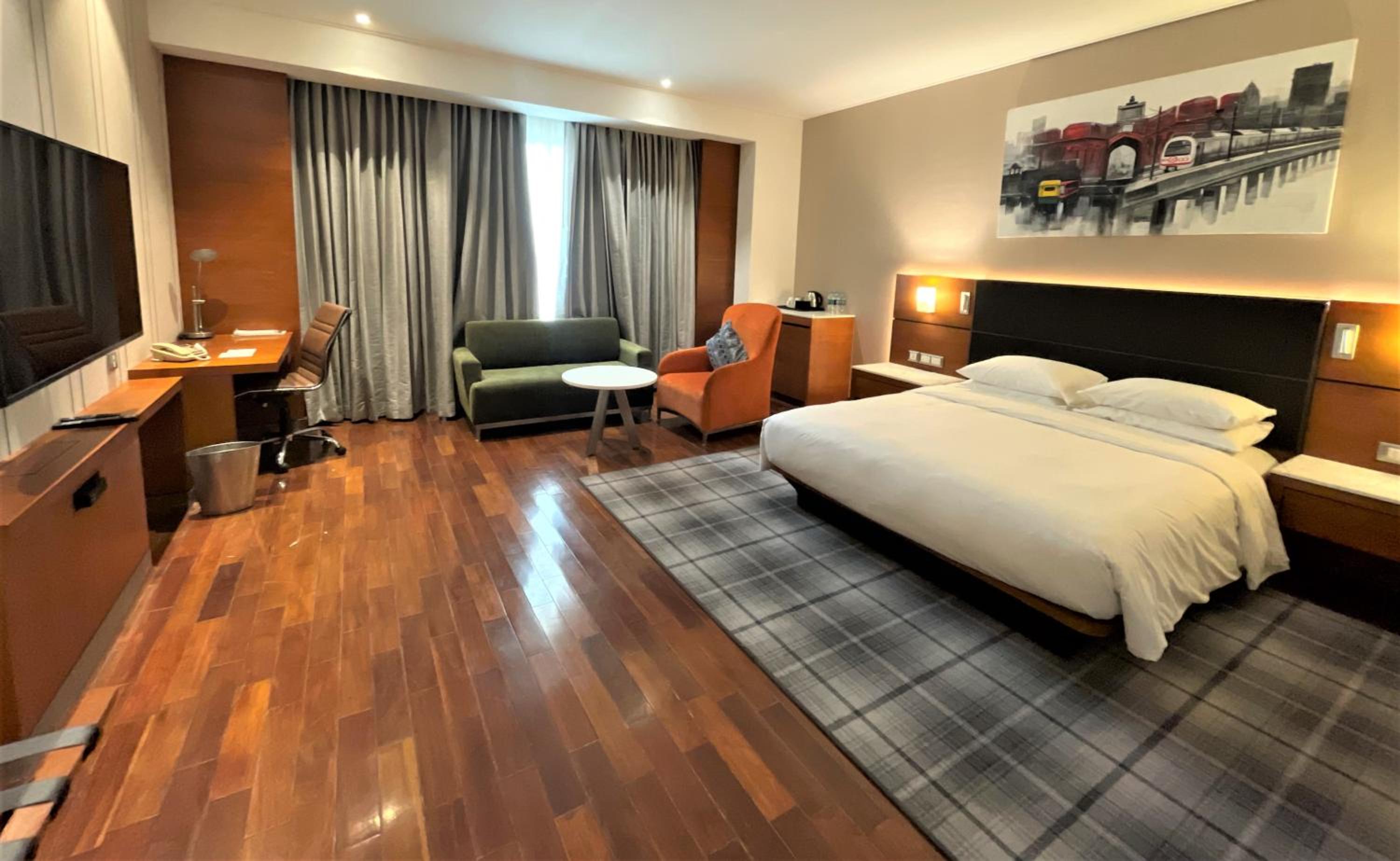 Executive Suite - Photo 3