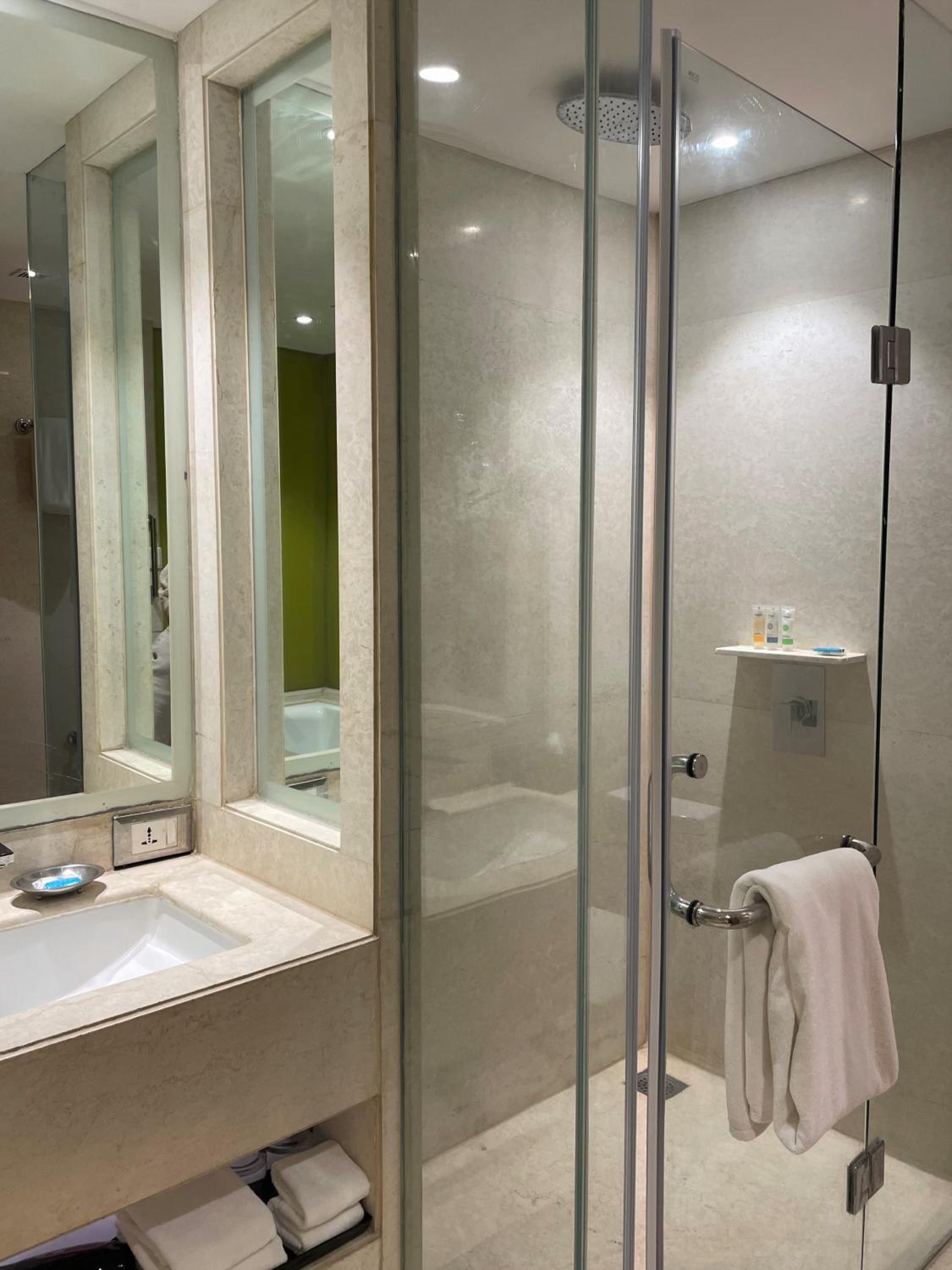 Executive Suite - Photo 6