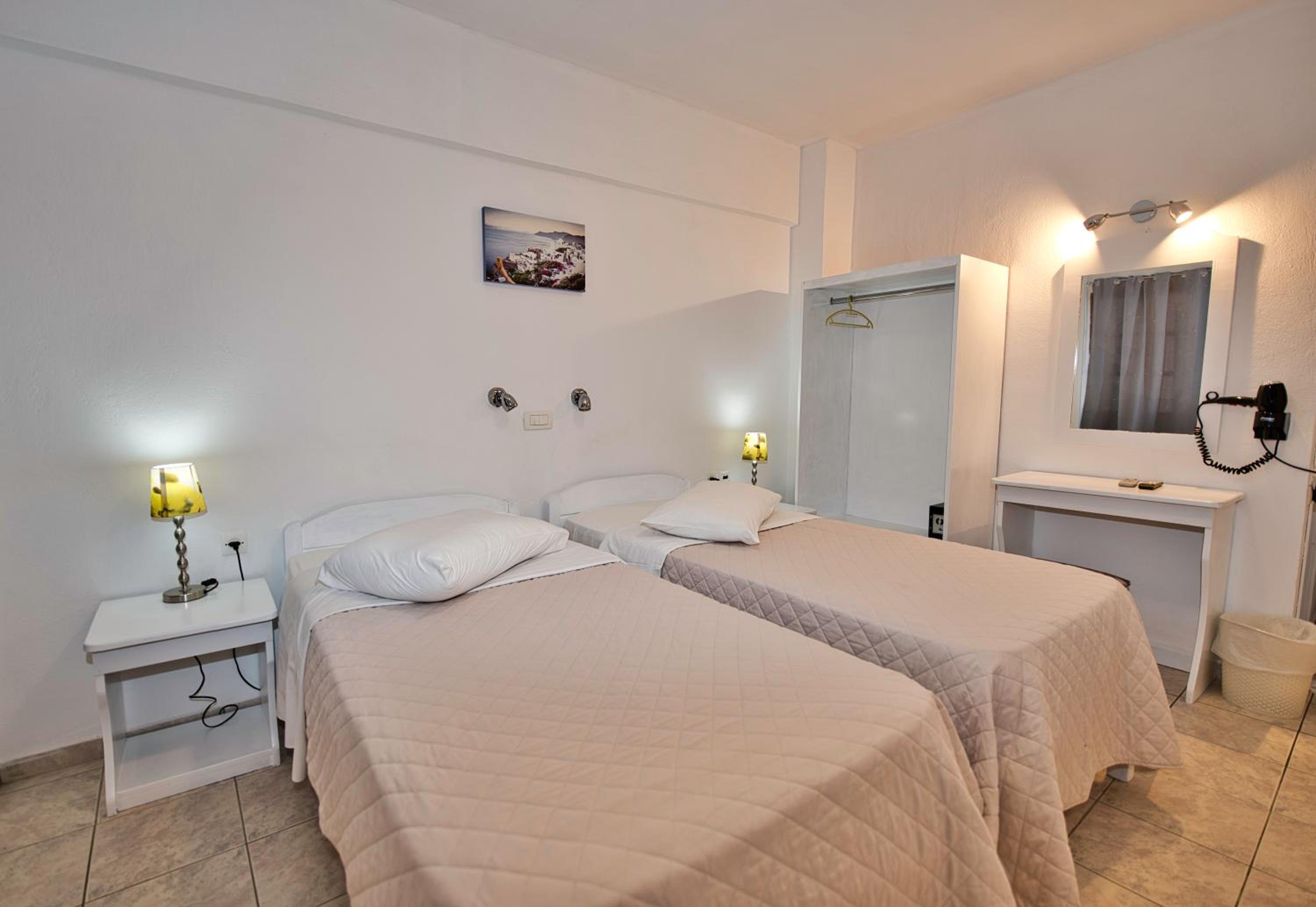 Double or Twin Room - Photo 9