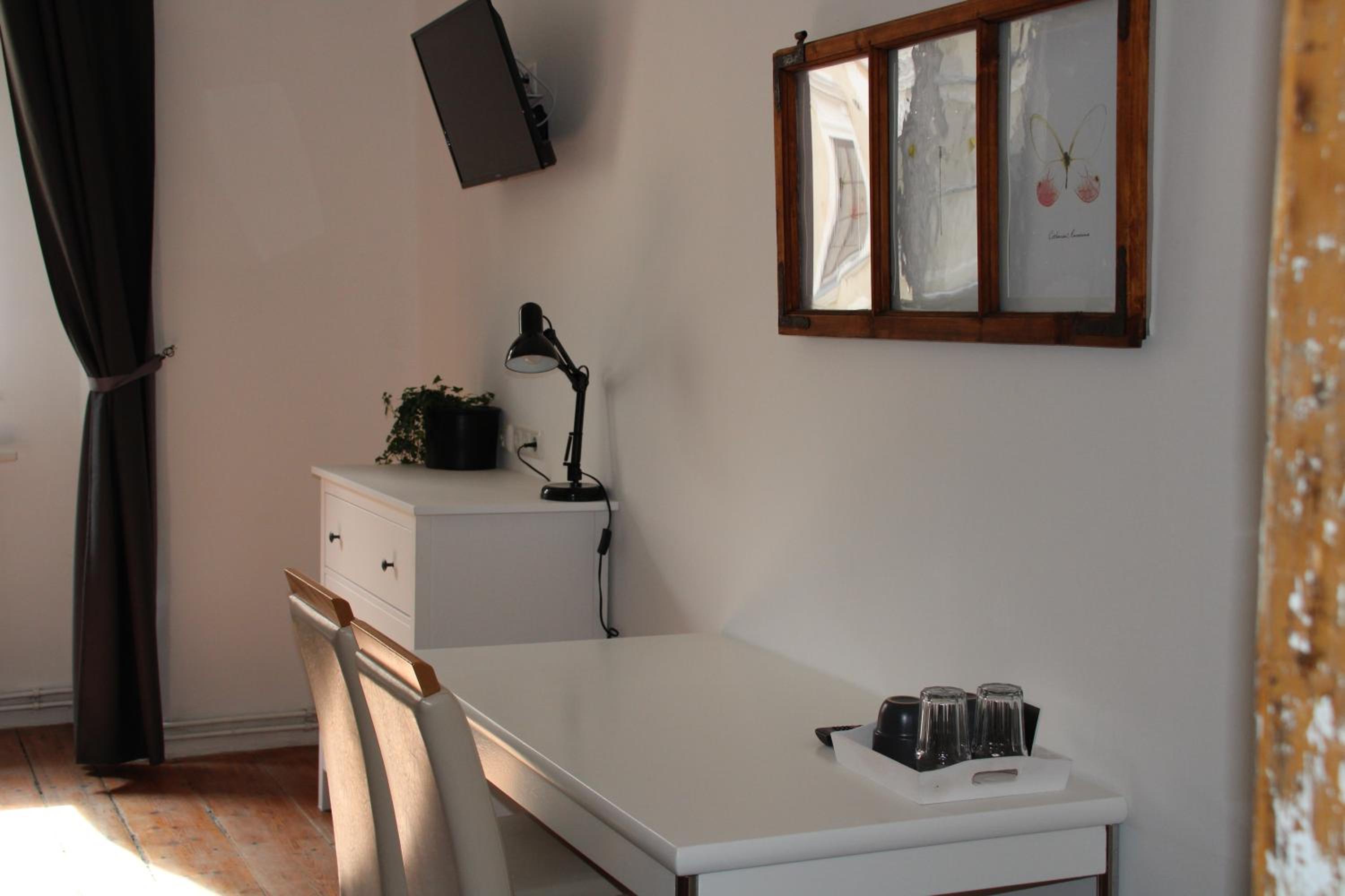 Two-Bedroom Suite - Photo 8