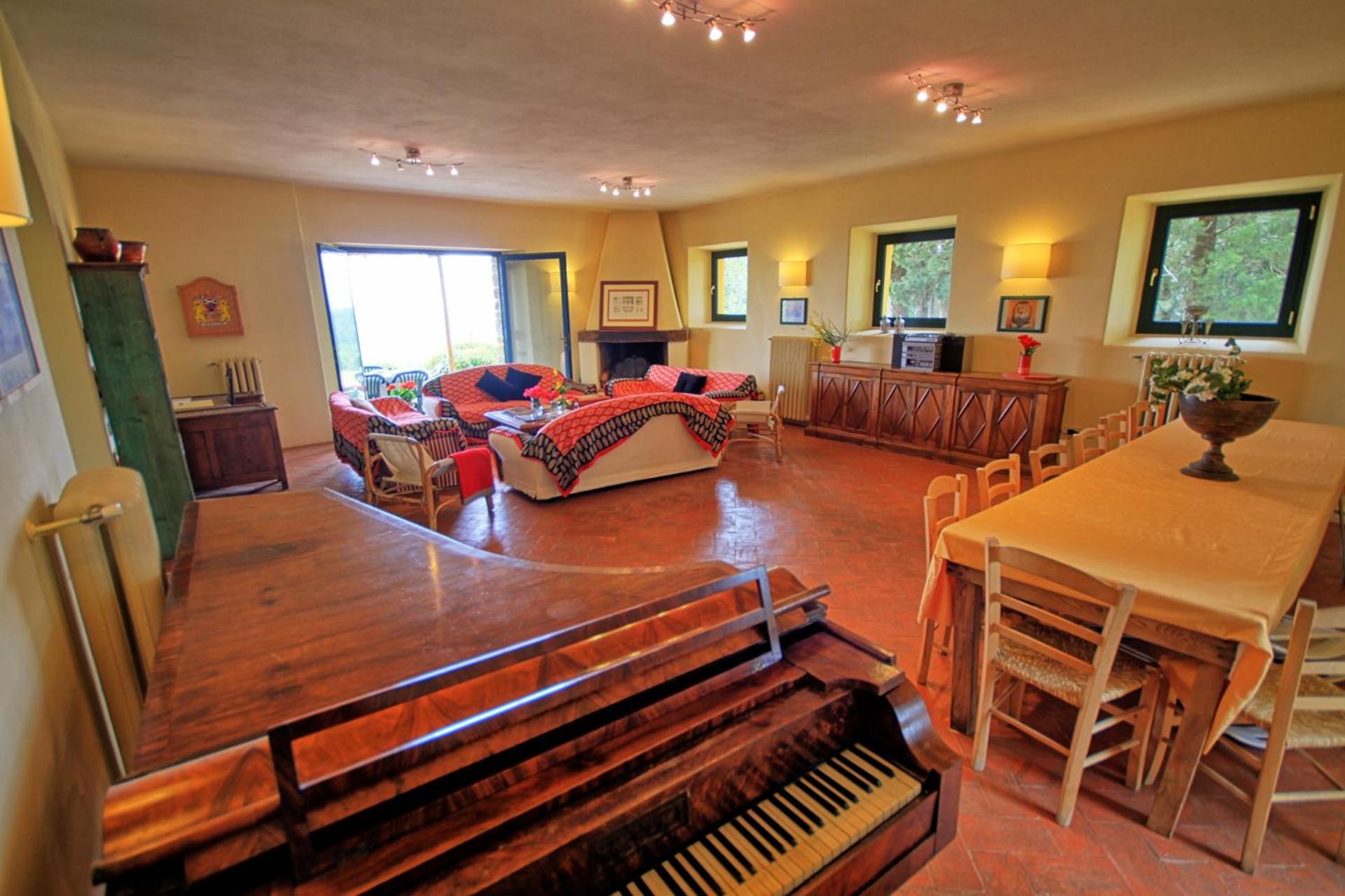 Five-Bedroom Villa - Split Level  - Photo 1