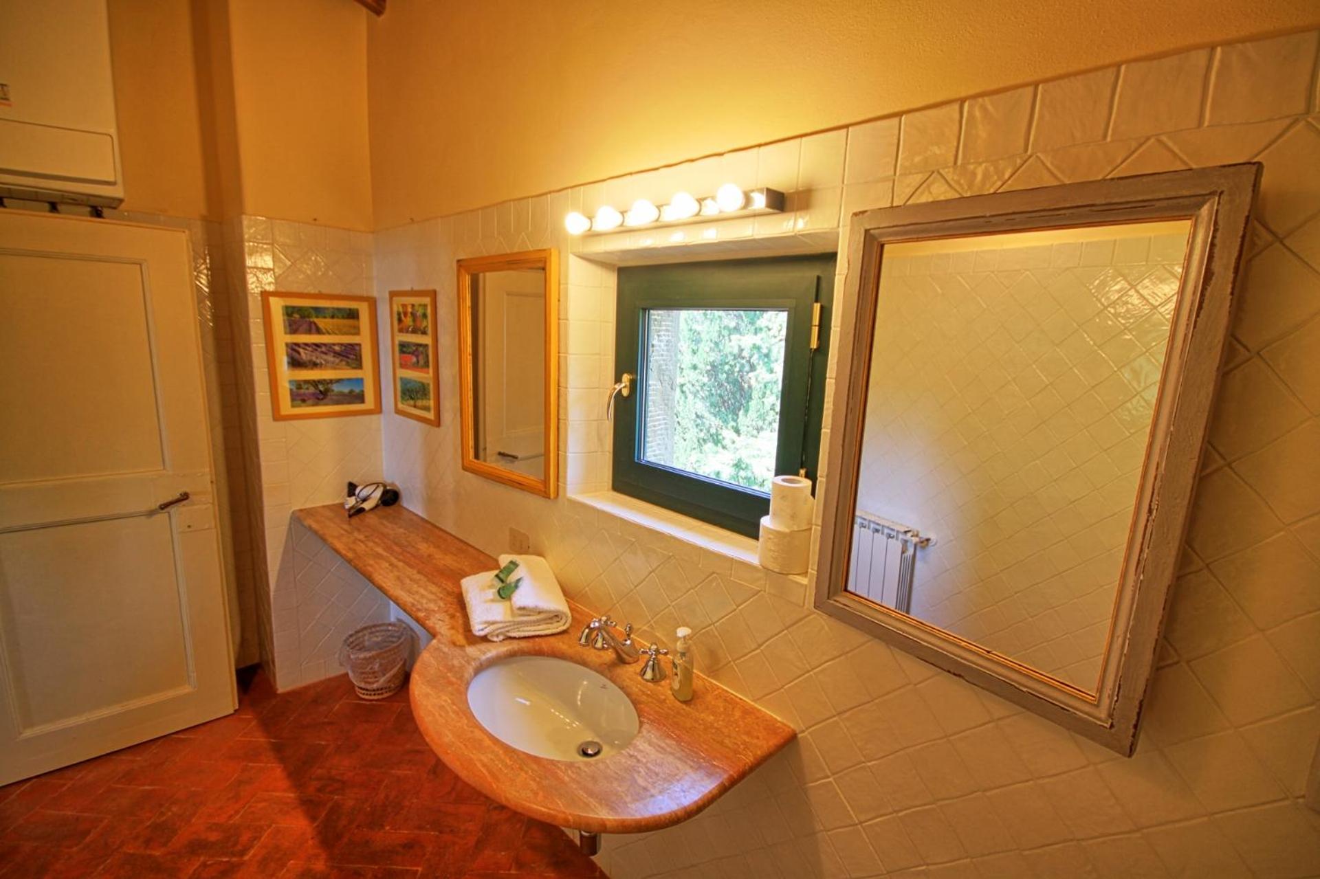 Five-Bedroom Villa - Split Level  - Photo 11