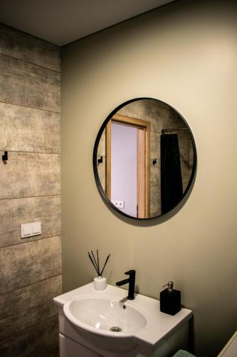 One-Bedroom Apartment - Photo 3
