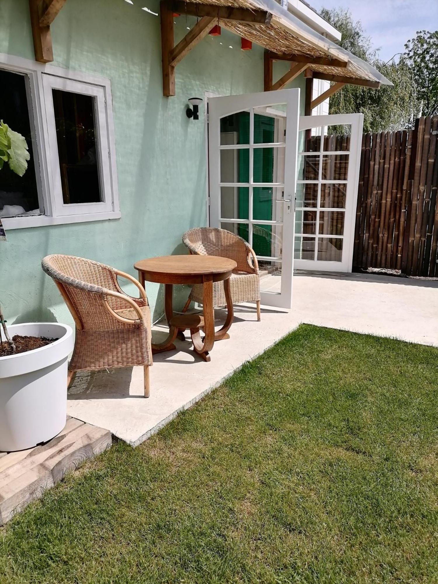 Double Room with Patio - Photo 8