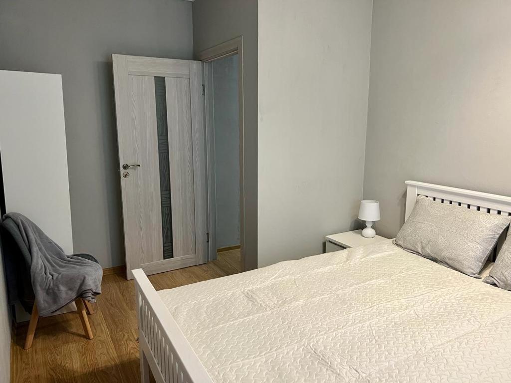 One-Bedroom Apartment - Photo 2