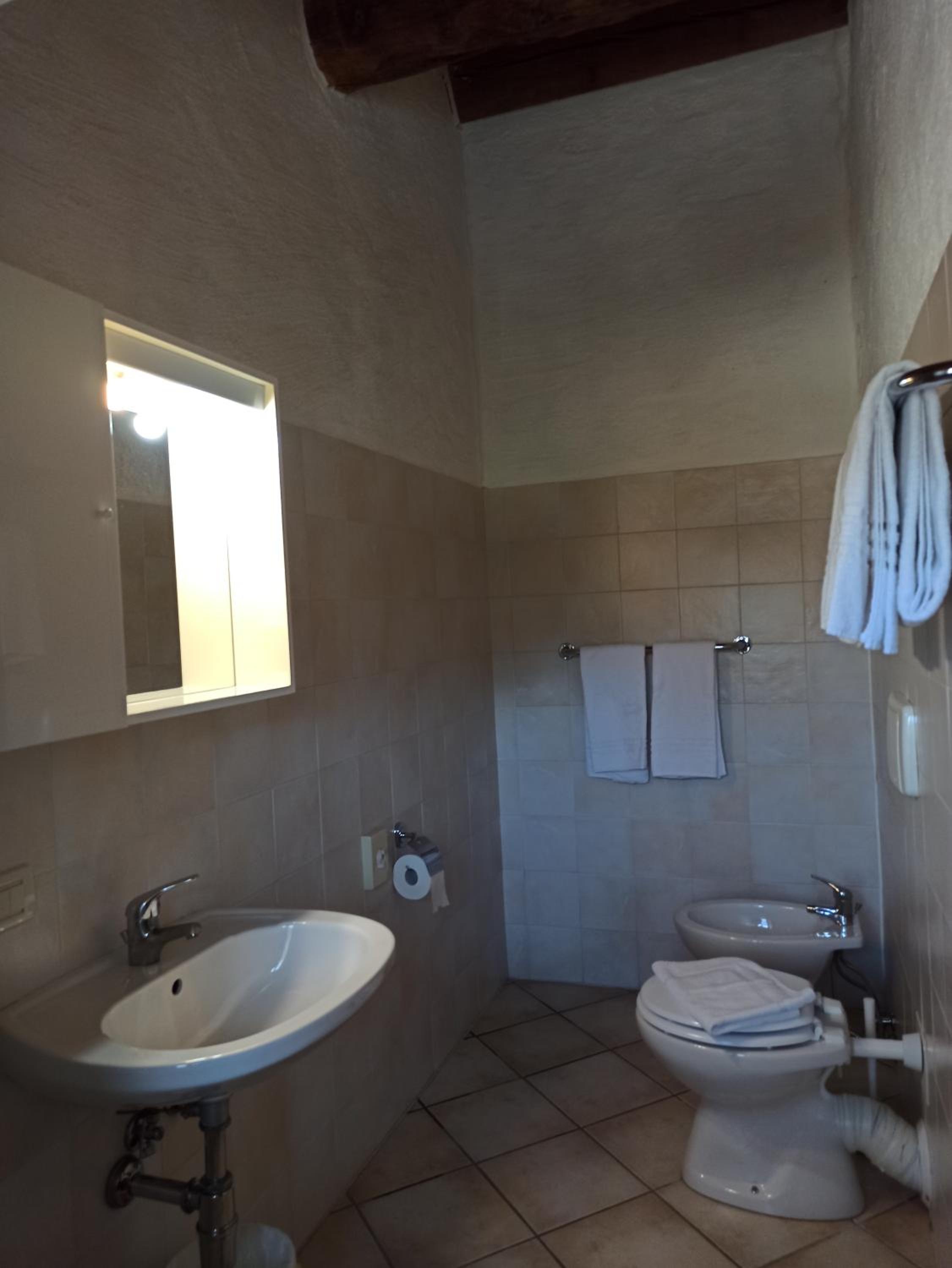 Twin Room - Photo 7