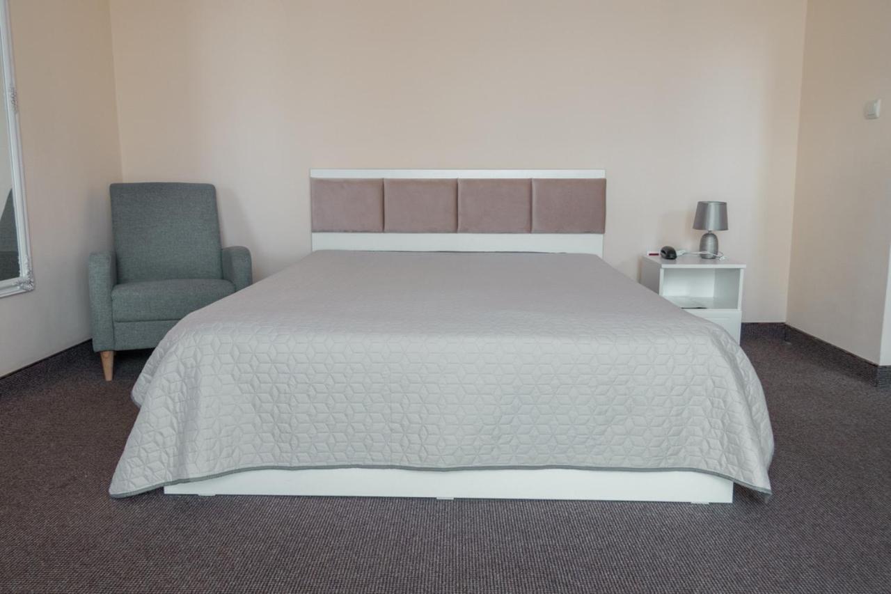 Double Room - Photo 5