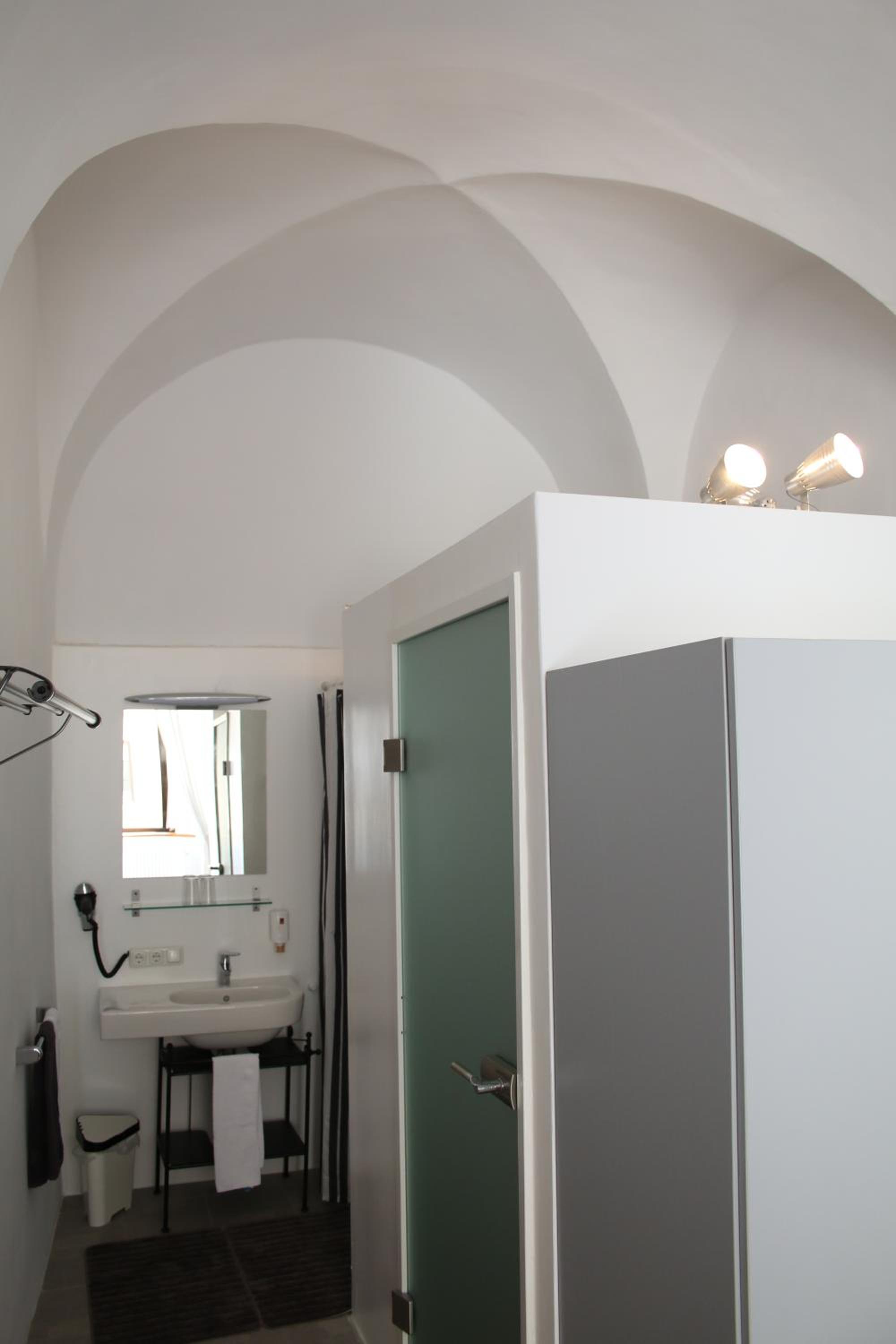 Small Double Room - Photo 36