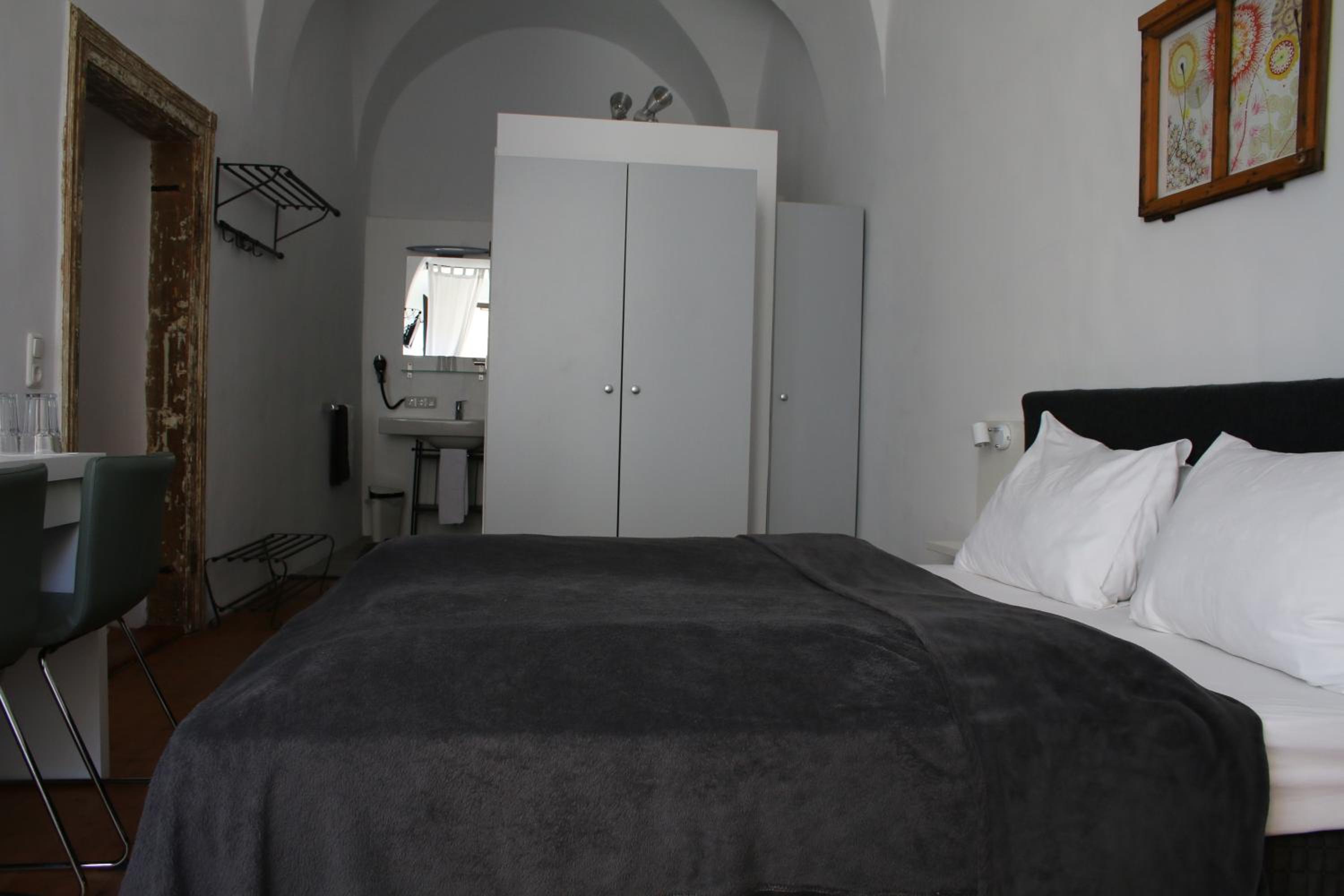 Small Double Room - Photo 9