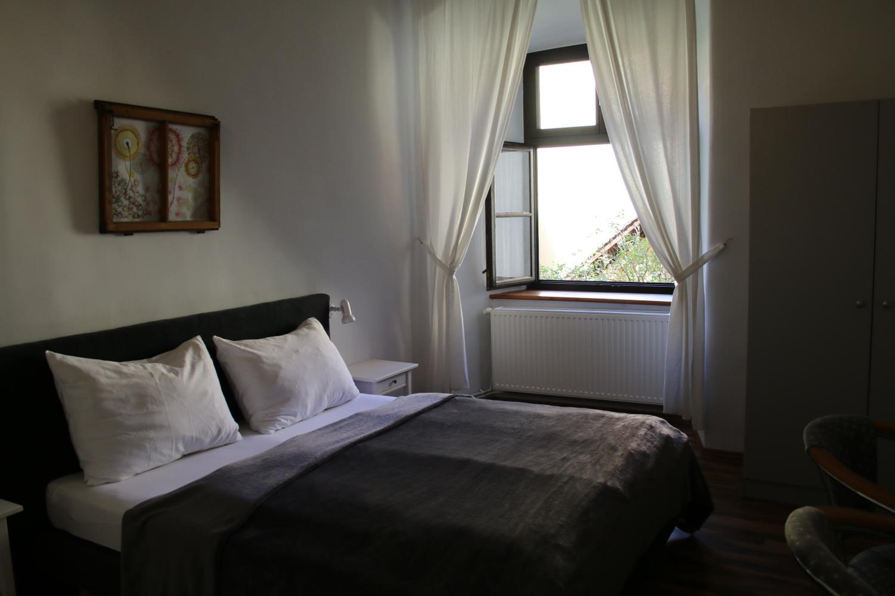 Small Double Room - Photo 11