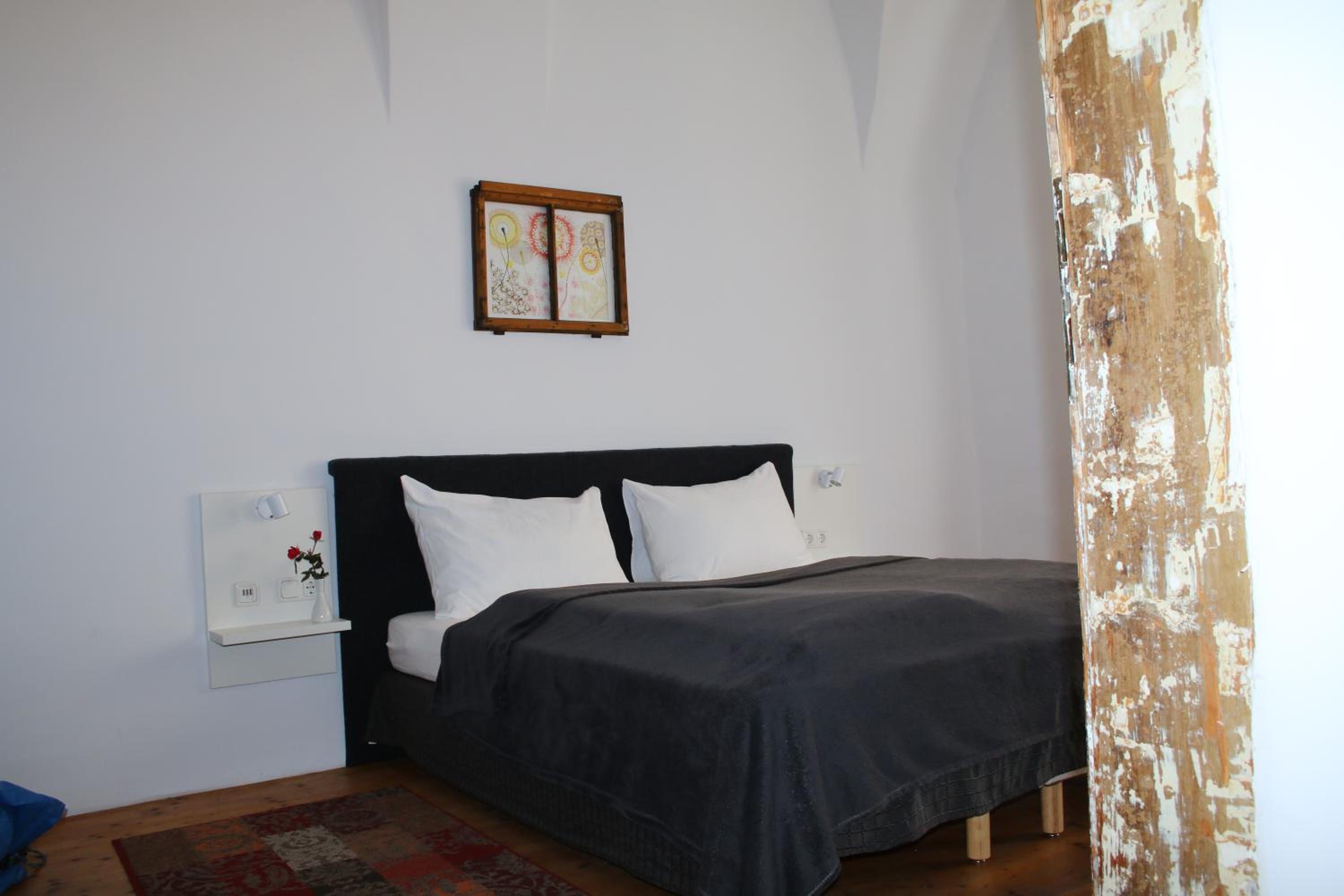 Small Double Room - Photo 12
