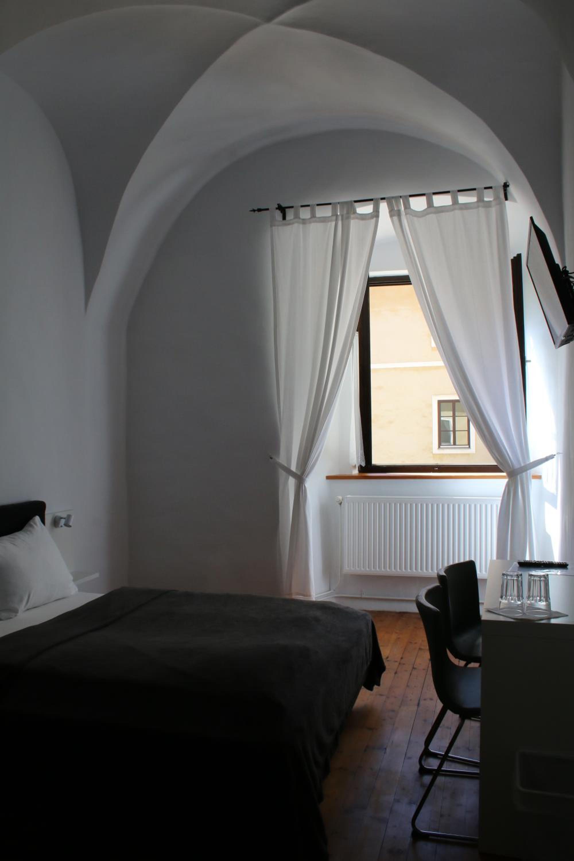 Small Double Room - Photo 13