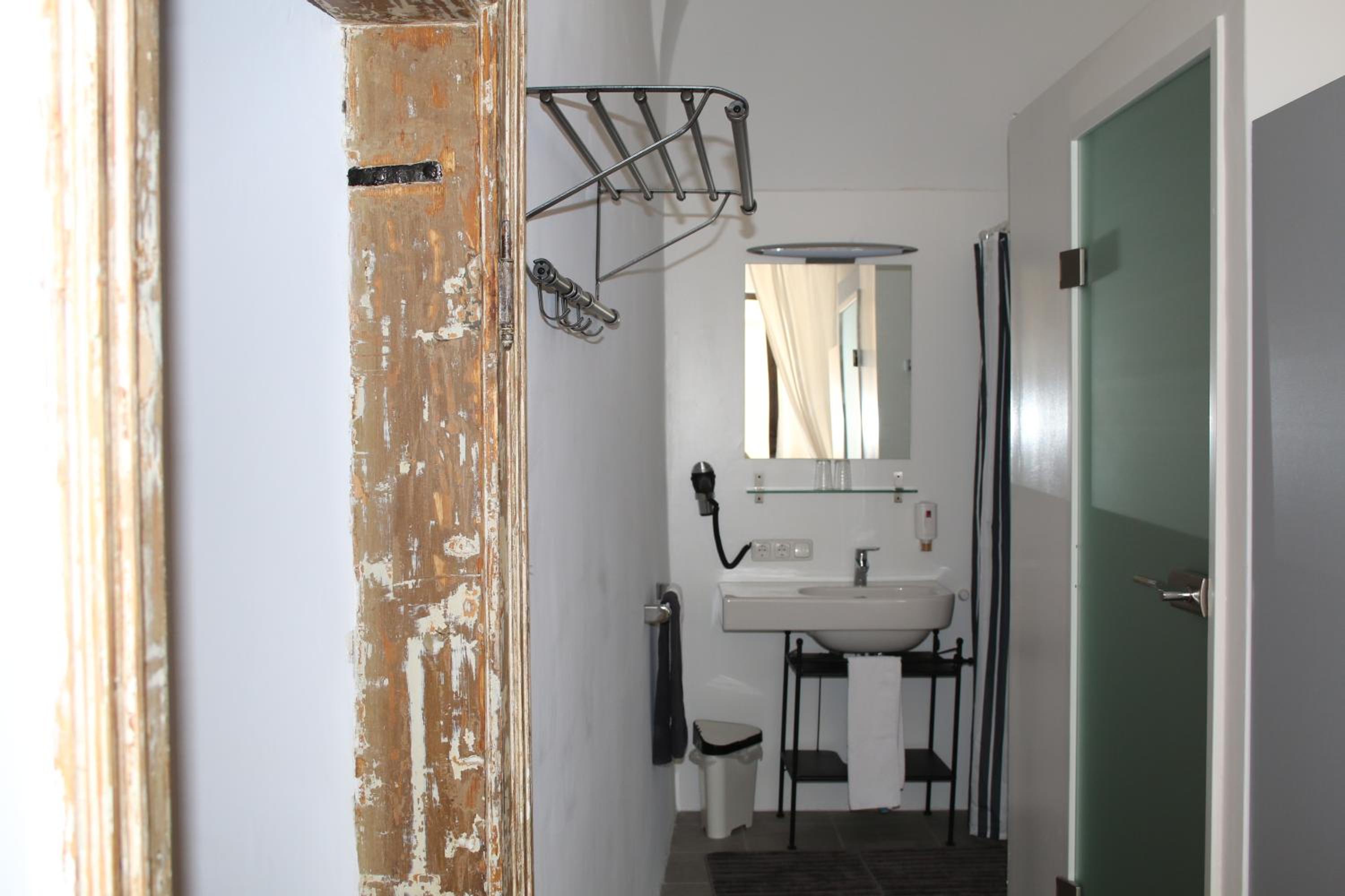 Small Double Room - Photo 14