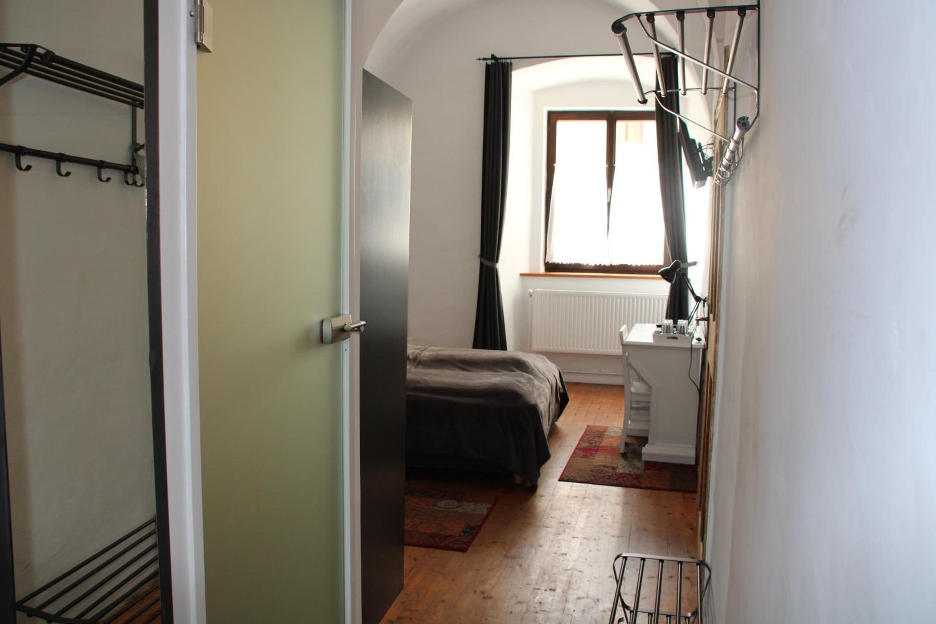 Small Double Room - Photo 5
