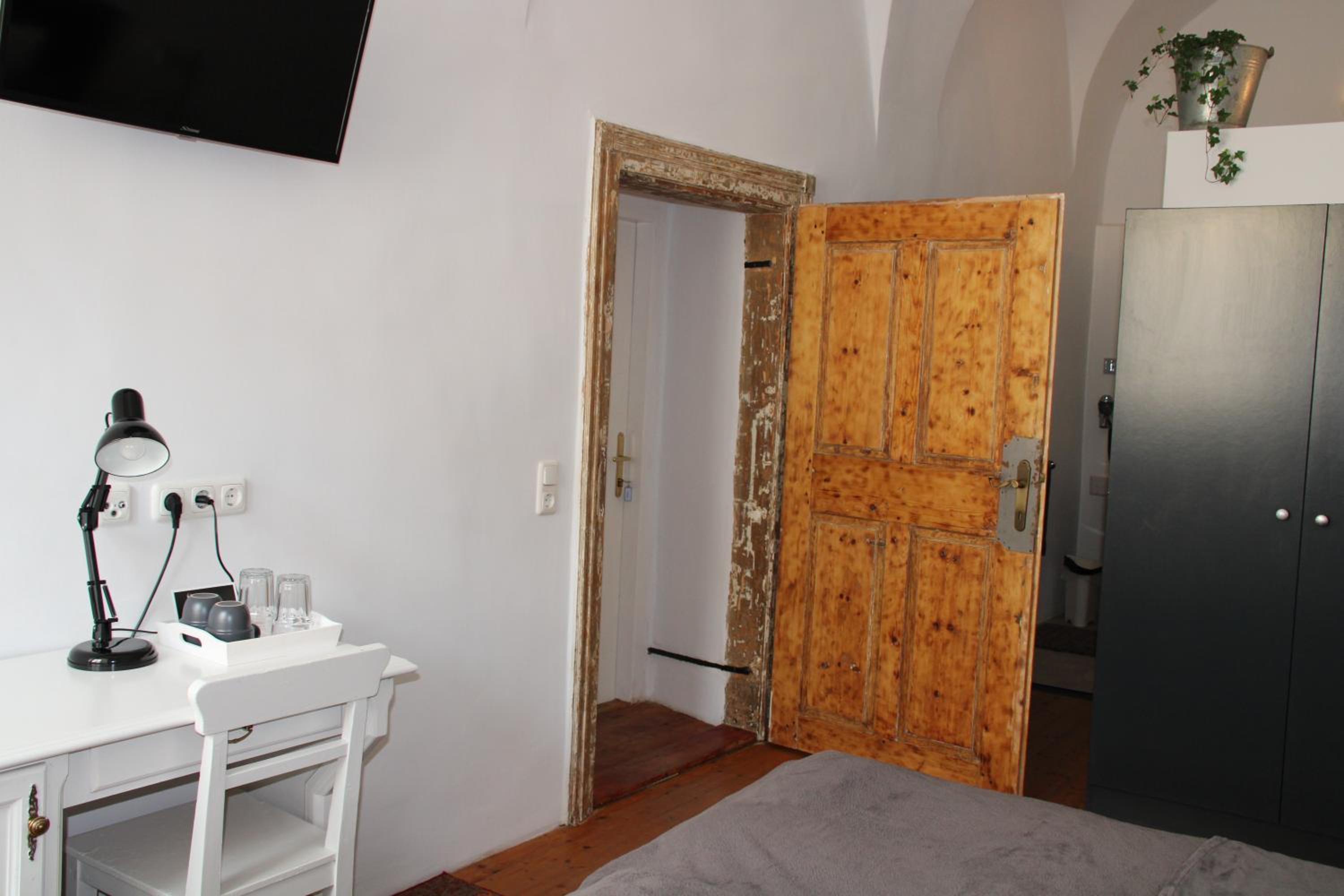 Small Double Room - Photo 6