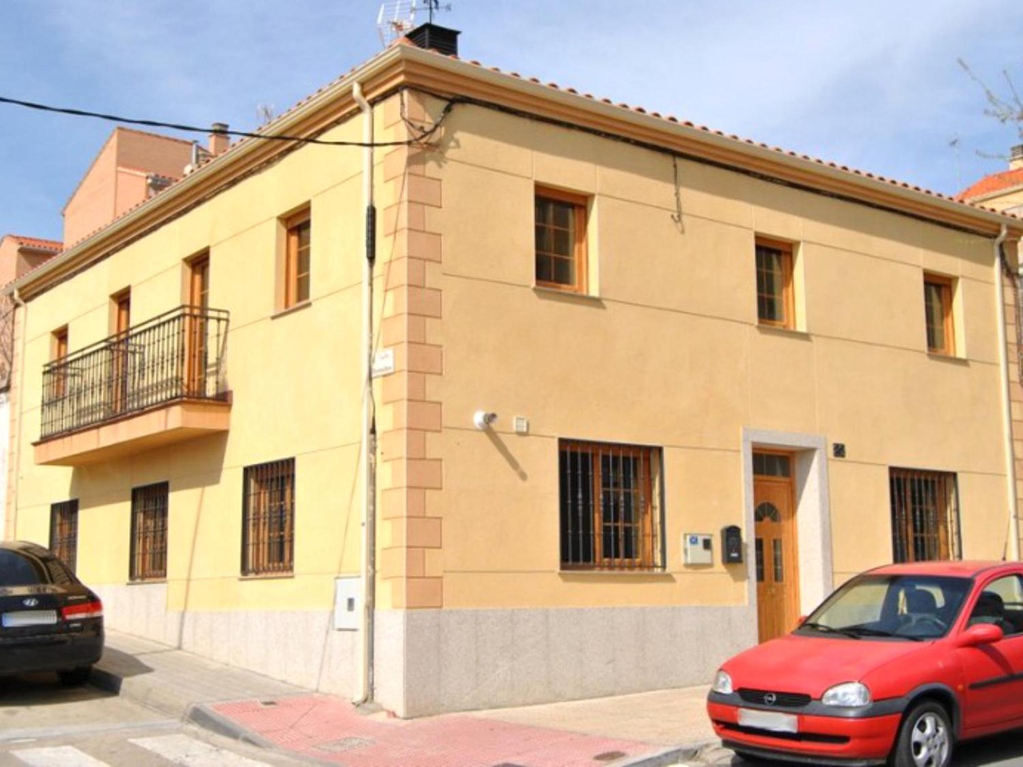 Seven-Bedroom House - Photo 12