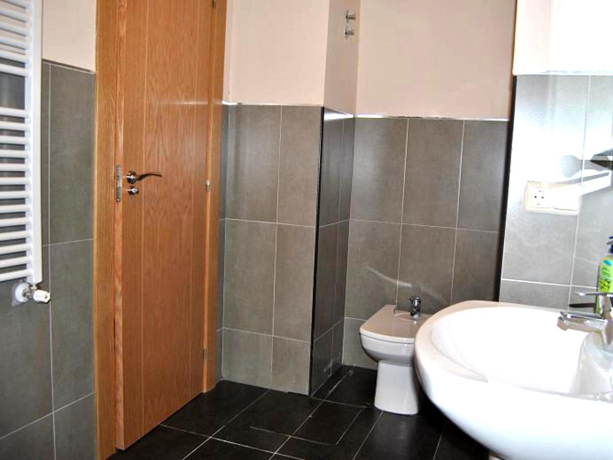 Seven-Bedroom House - Photo 8