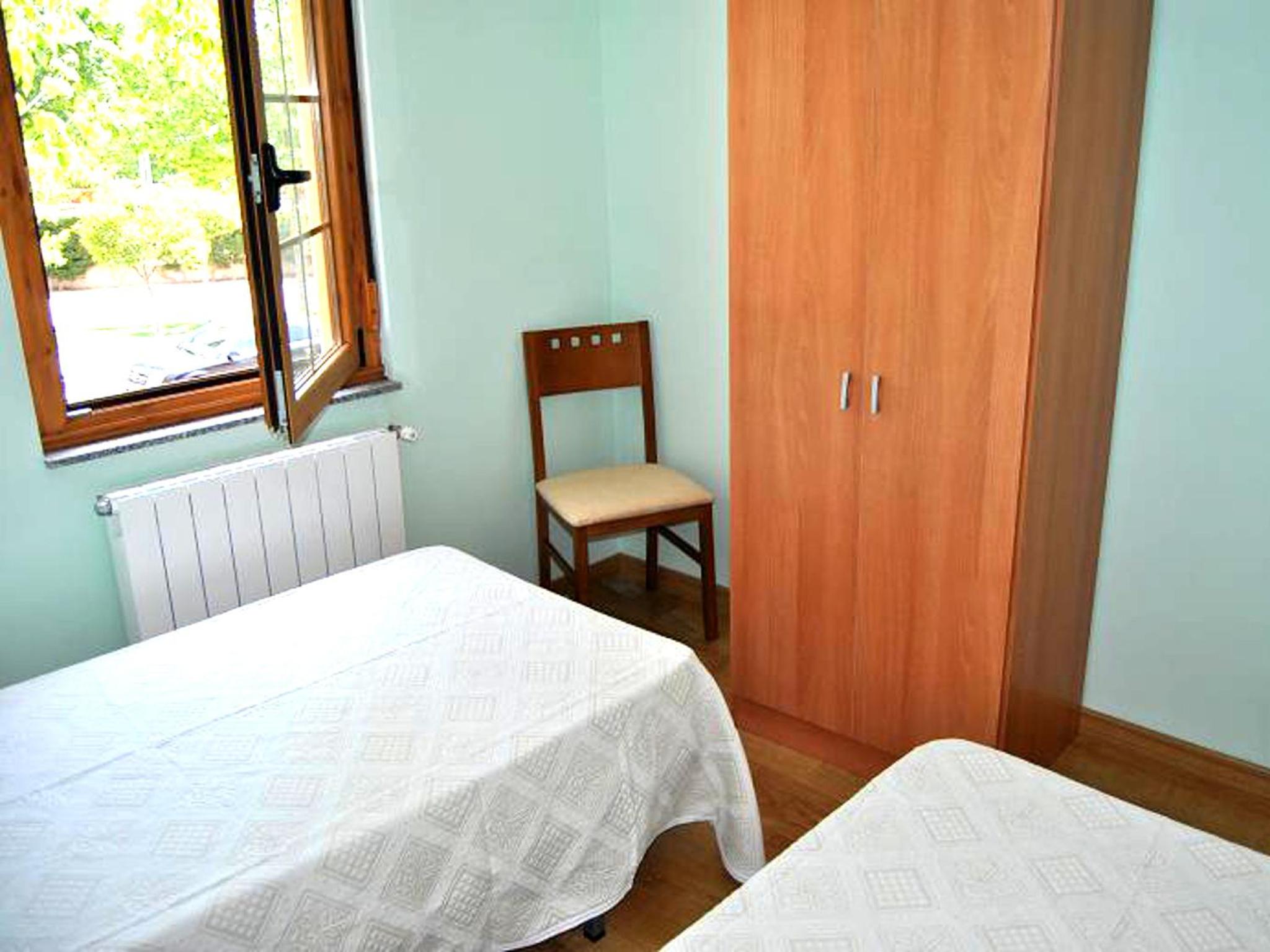 Seven-Bedroom House - Photo 7