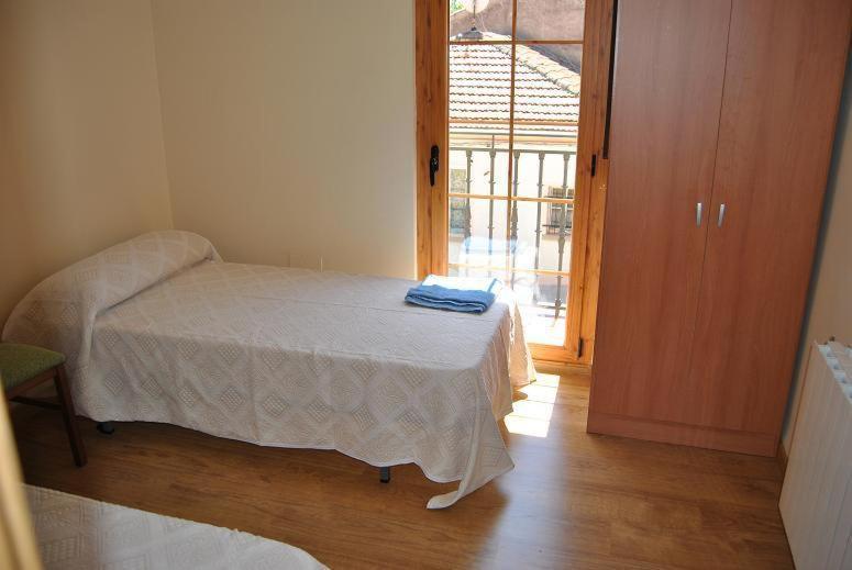 Seven-Bedroom House - Photo 6