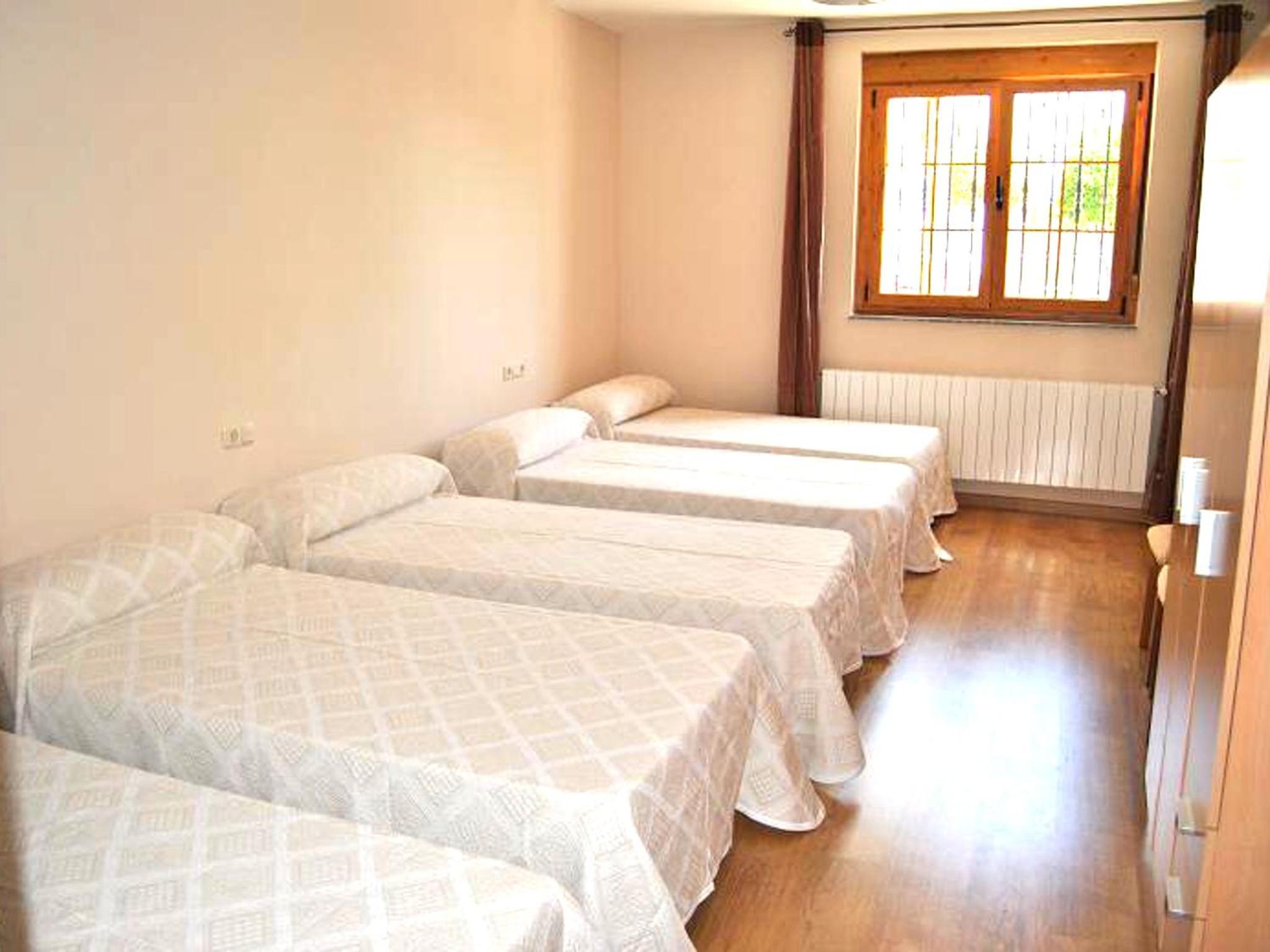 Seven-Bedroom House - Photo 5