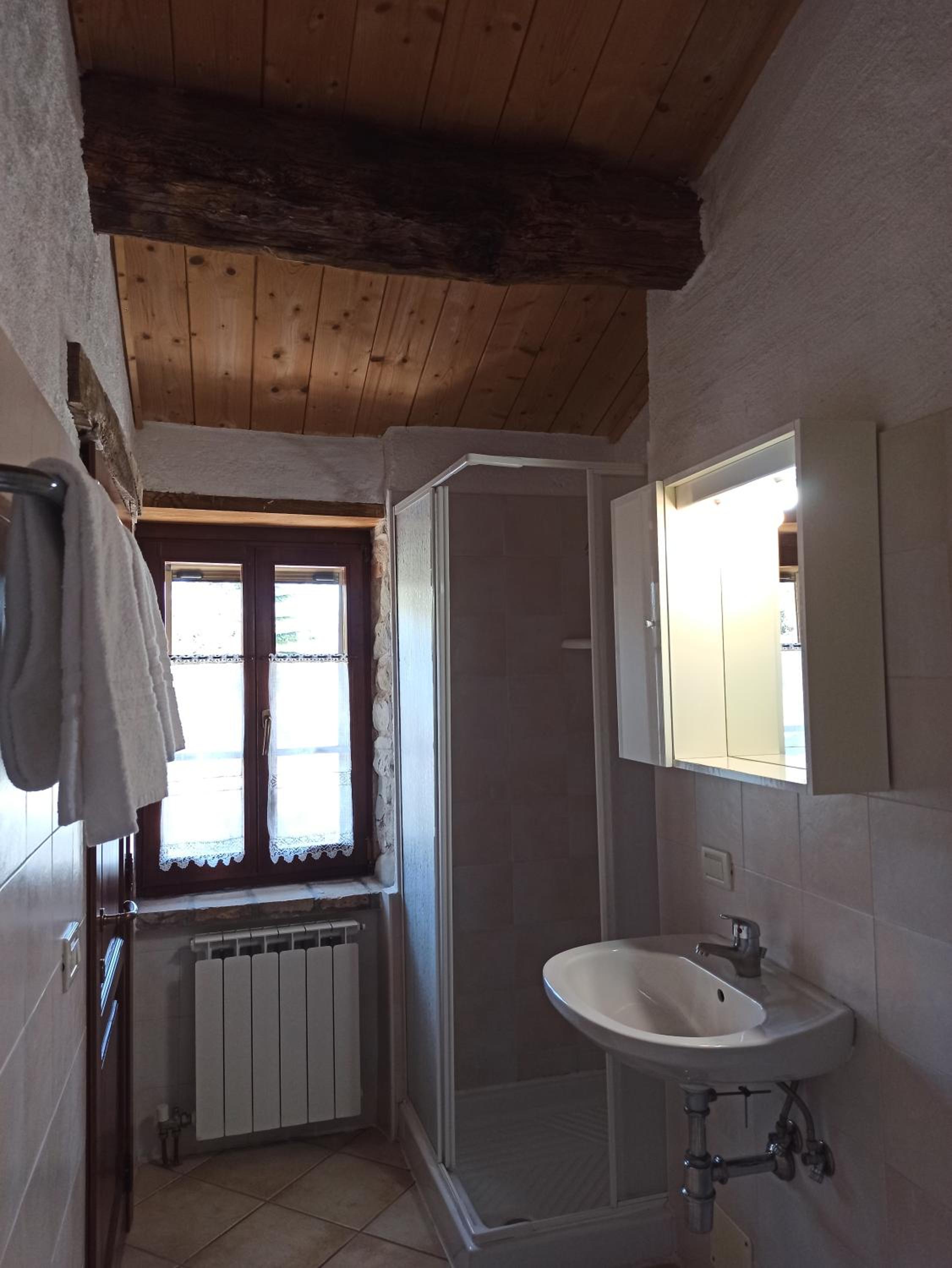 Twin Room - Photo 8