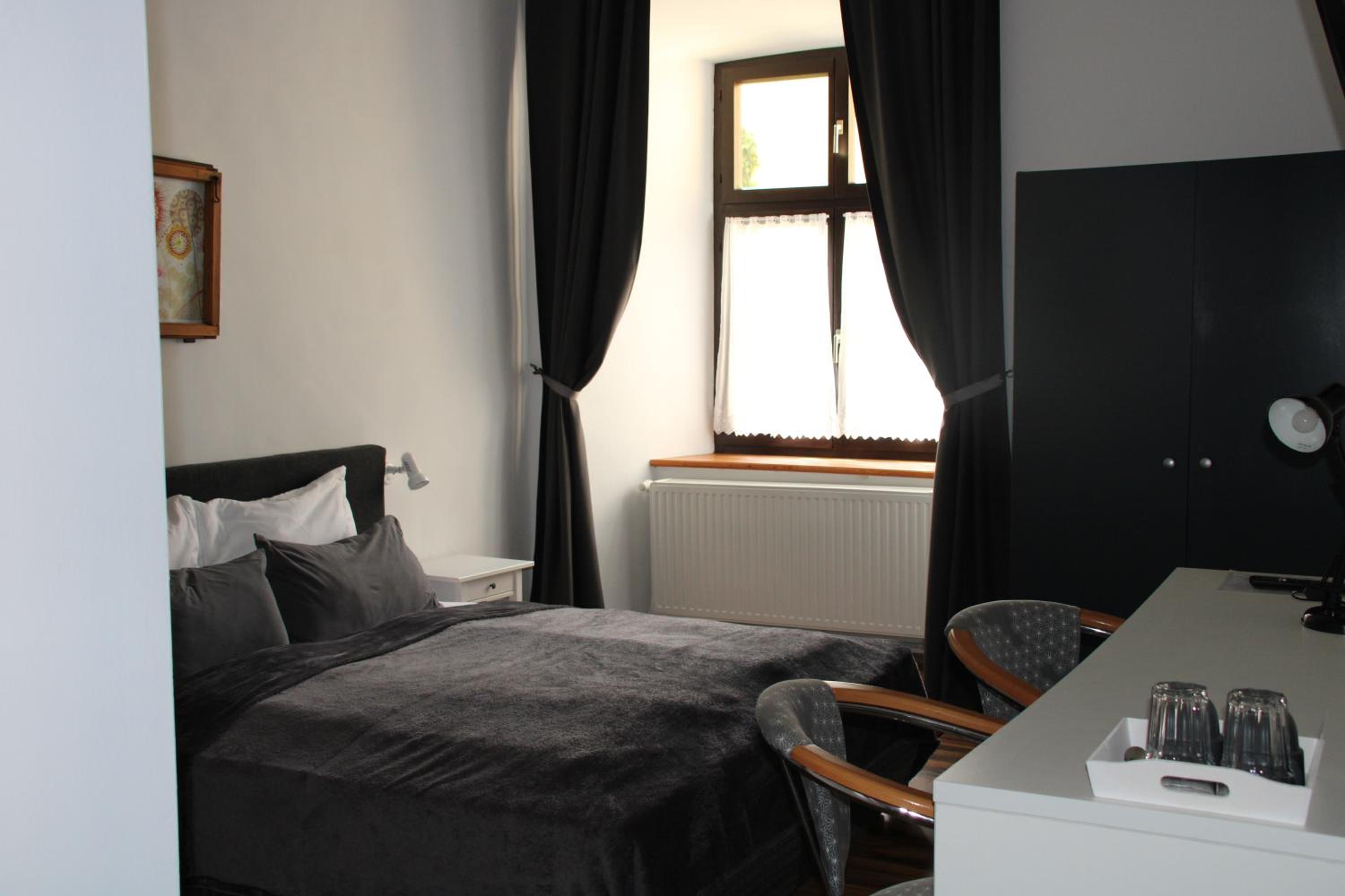 Small Double Room - Photo 31