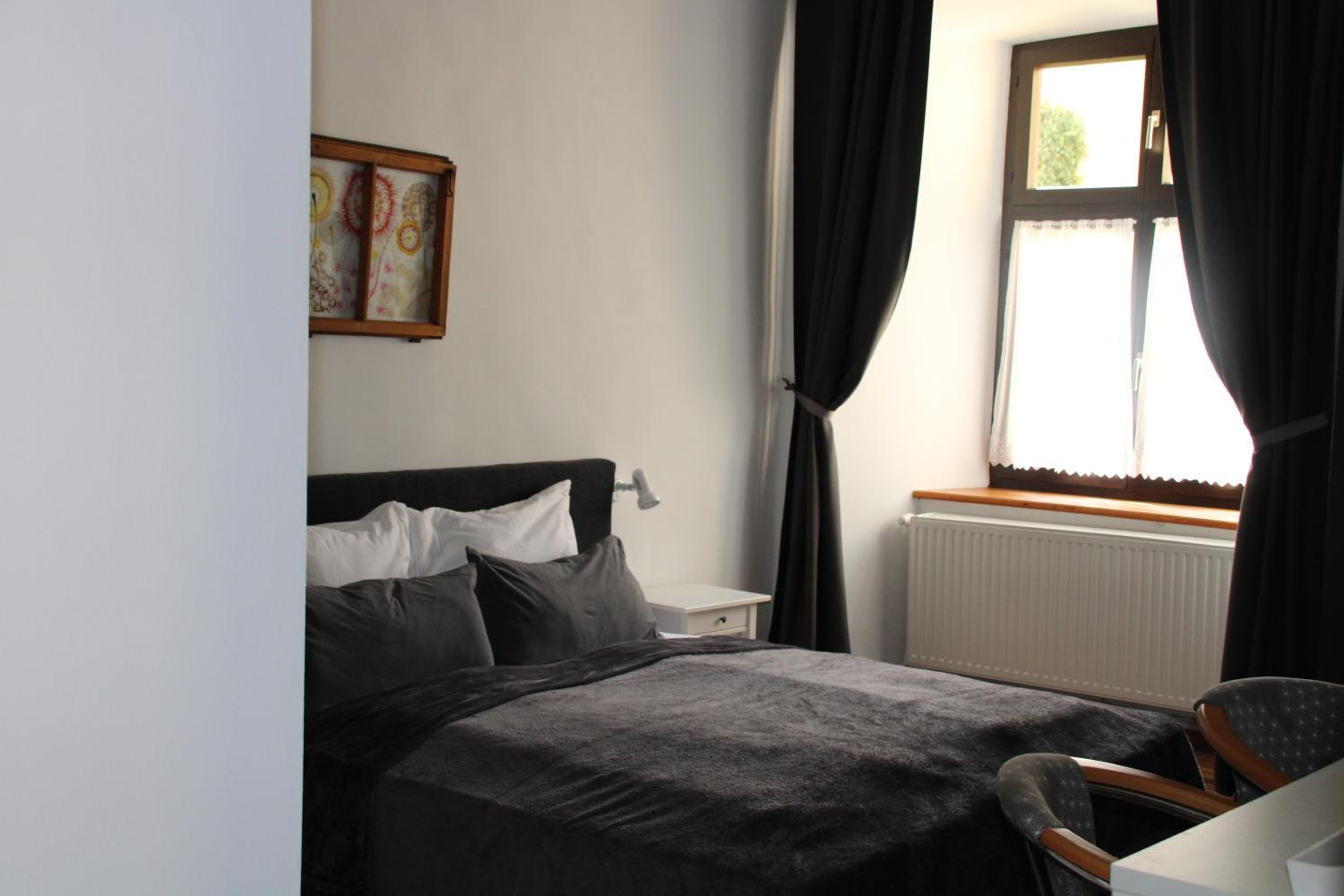 Small Double Room - Photo 32