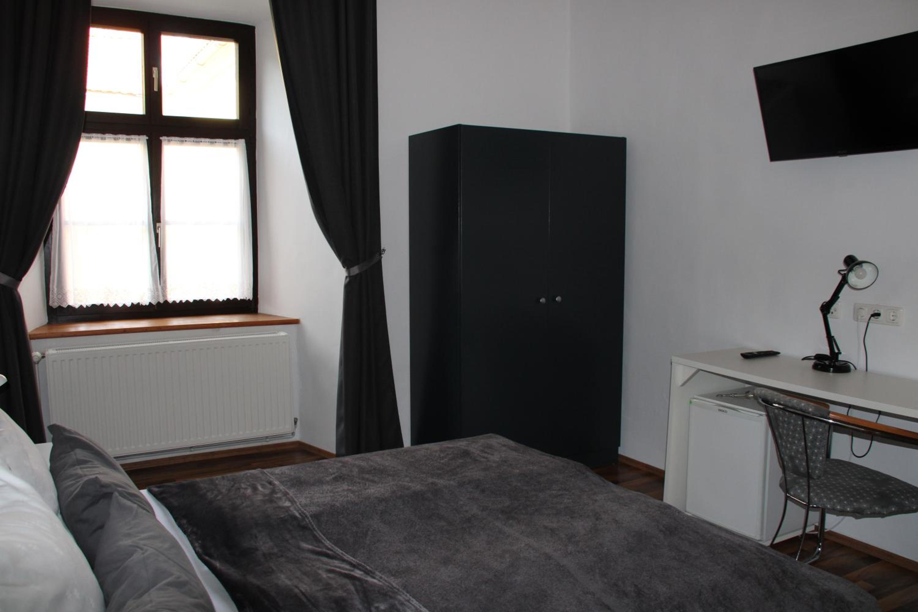 Small Double Room - Photo 23