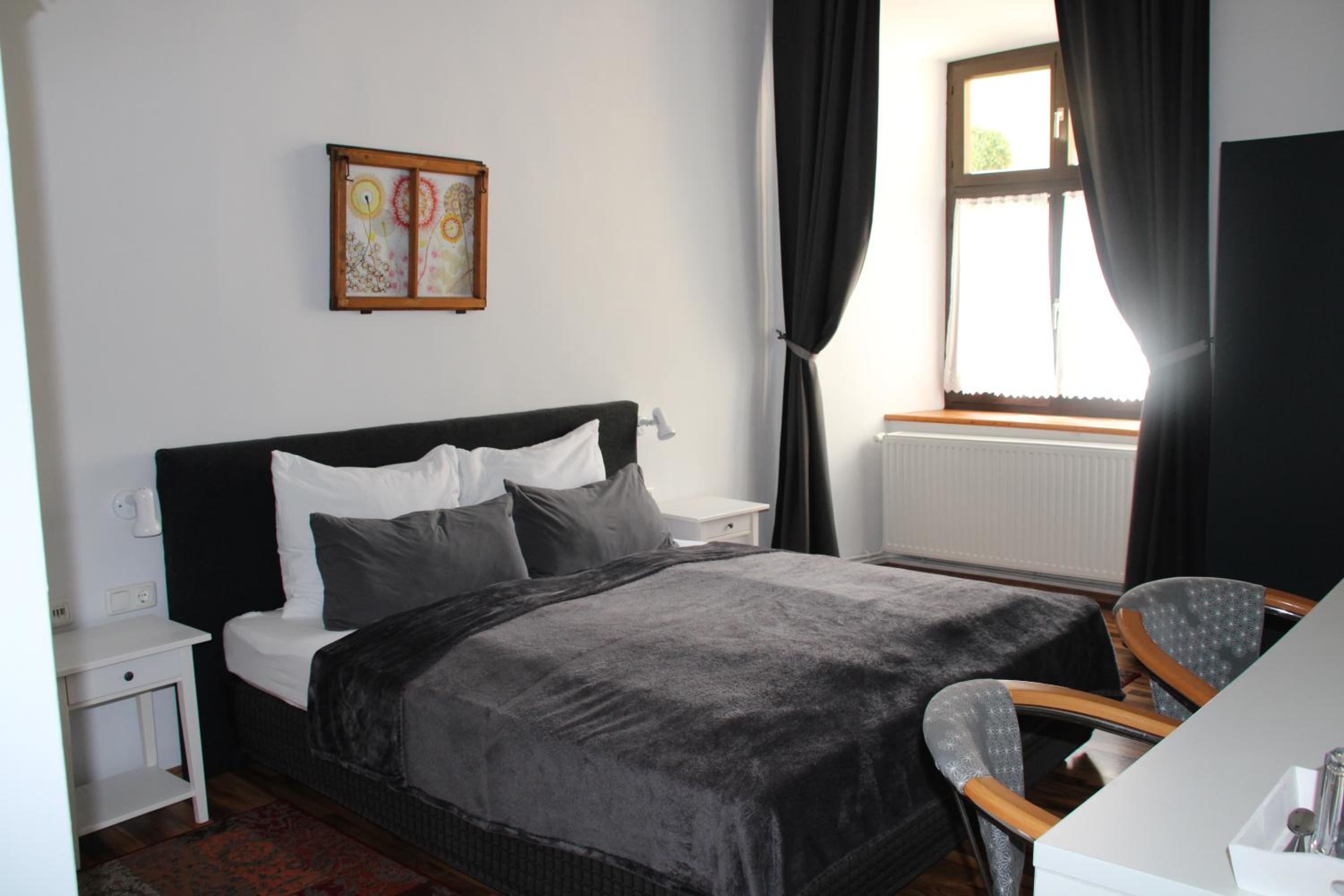 Small Double Room - Photo 24