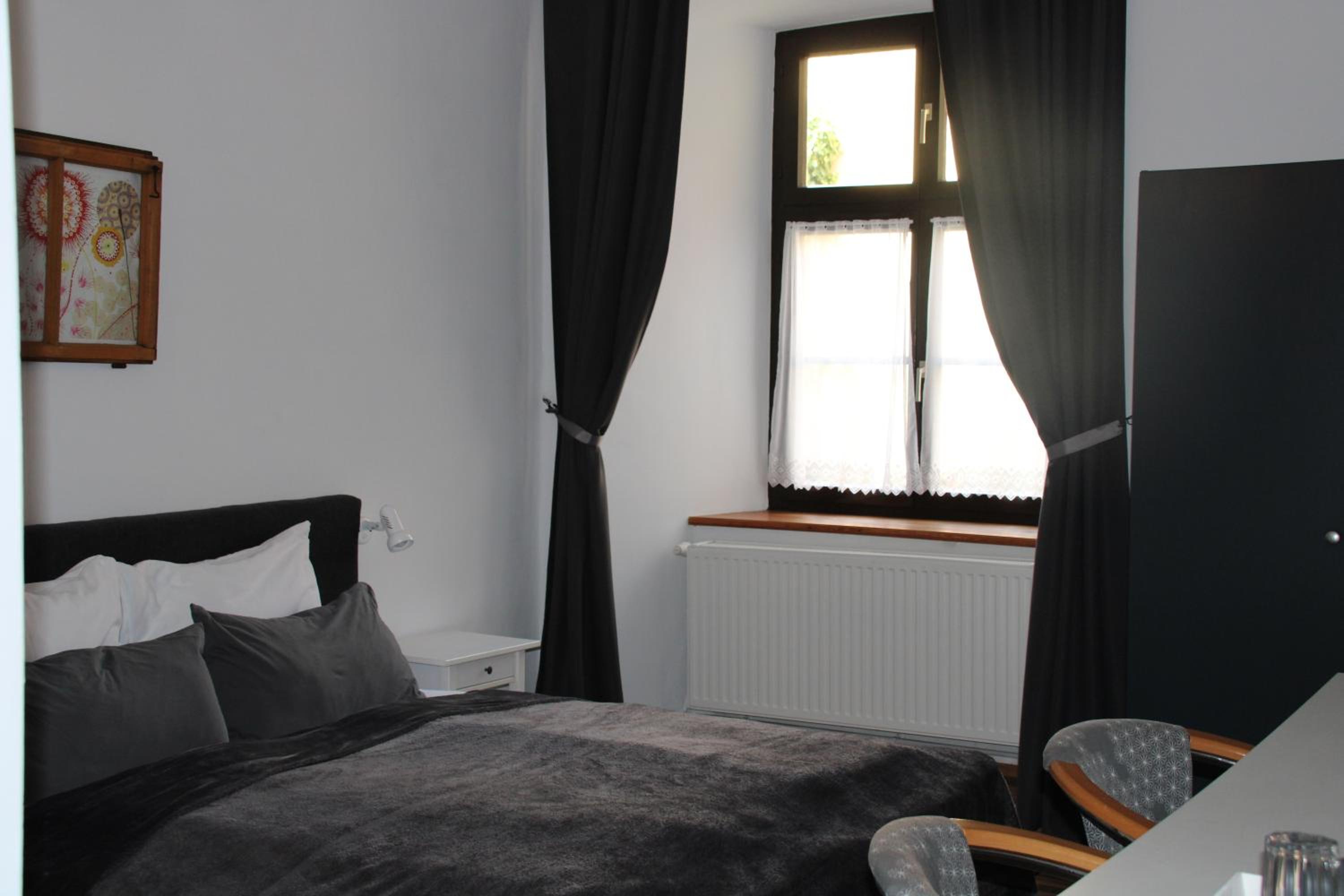 Small Double Room - Photo 25