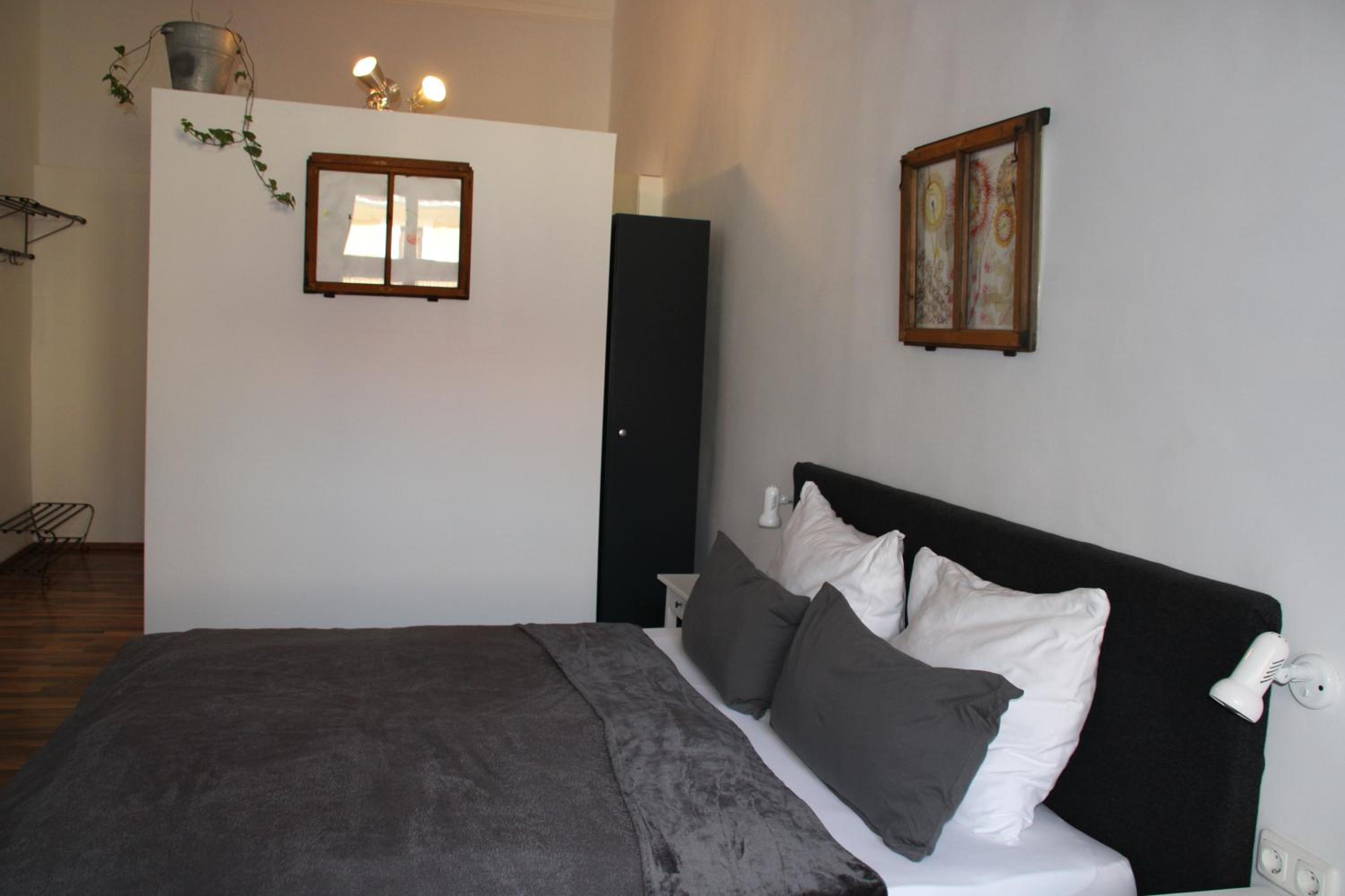 Small Double Room - Photo 26