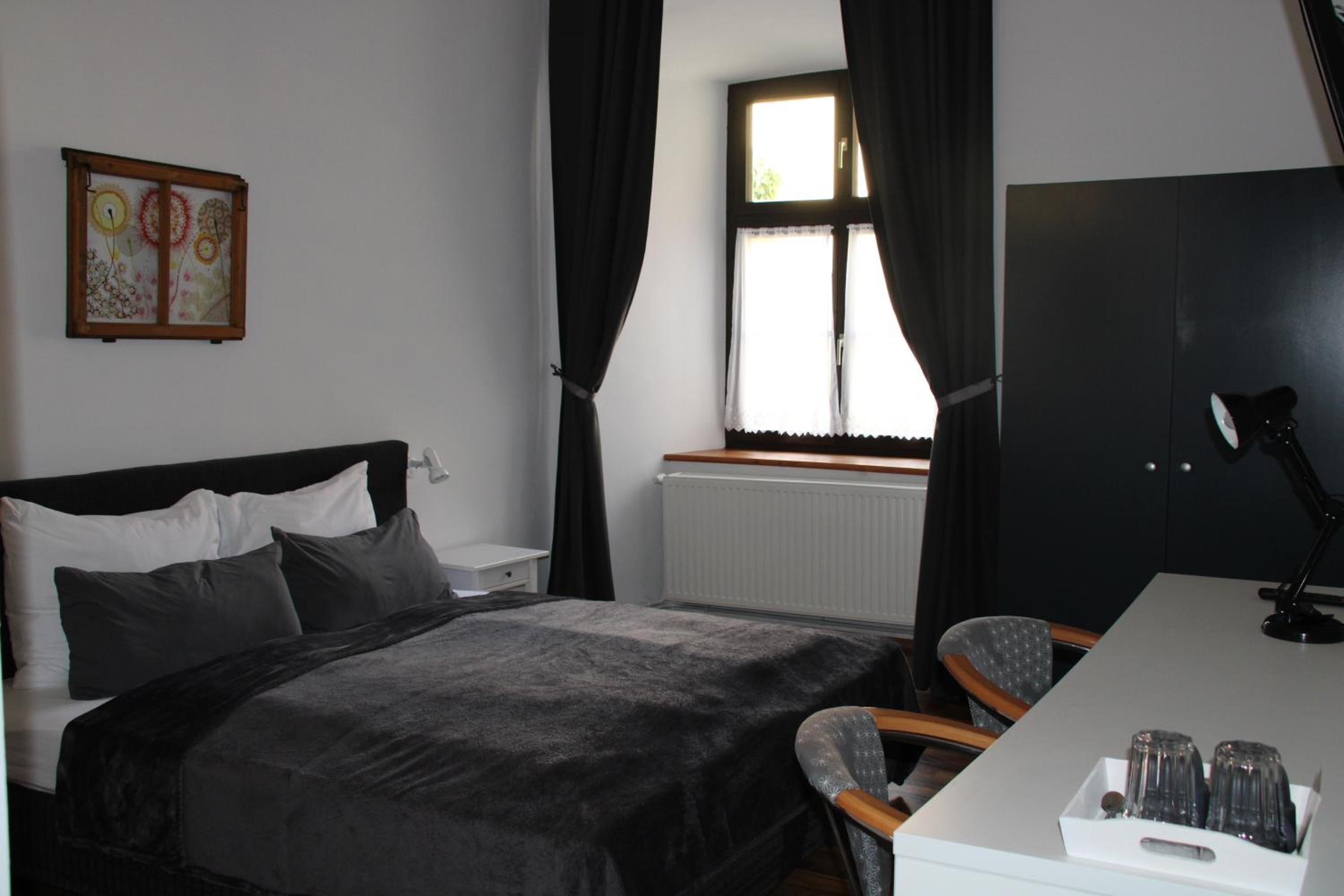 Small Double Room - Photo 27