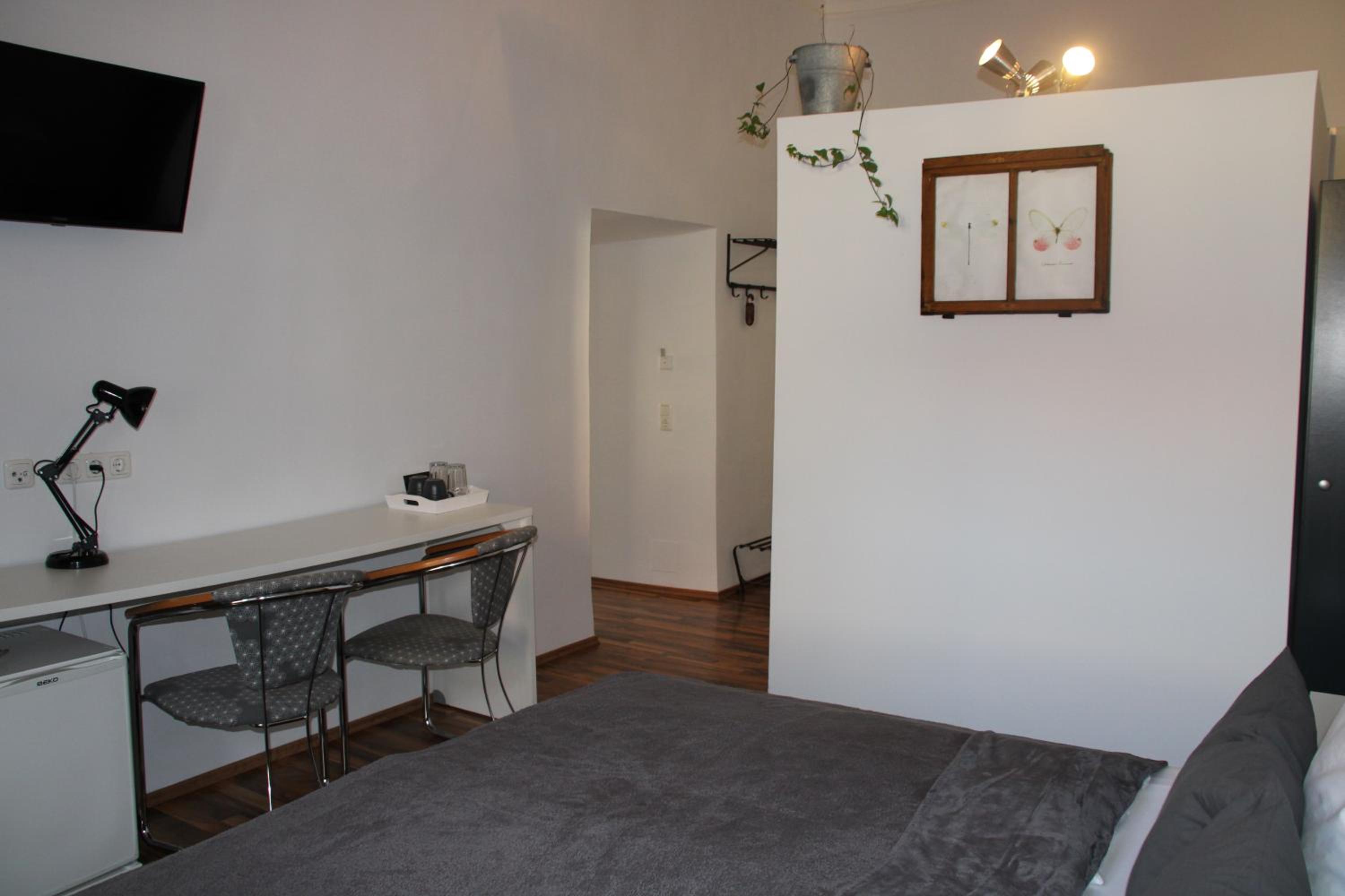 Small Double Room - Photo 28