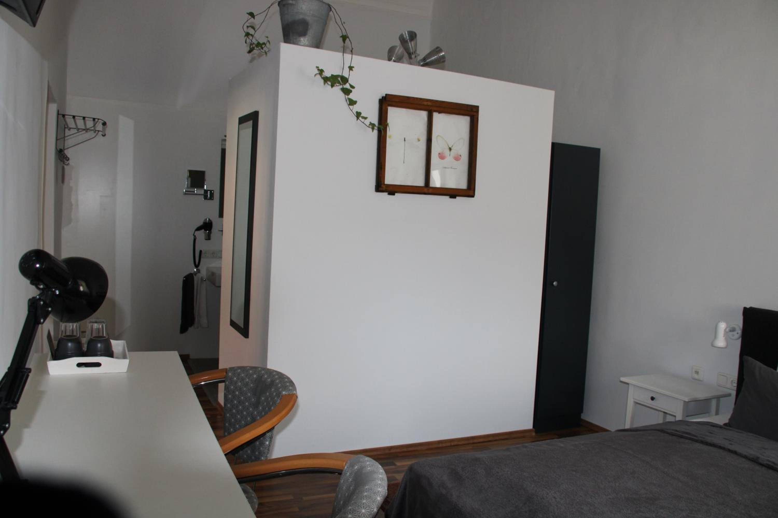 Small Double Room - Photo 21