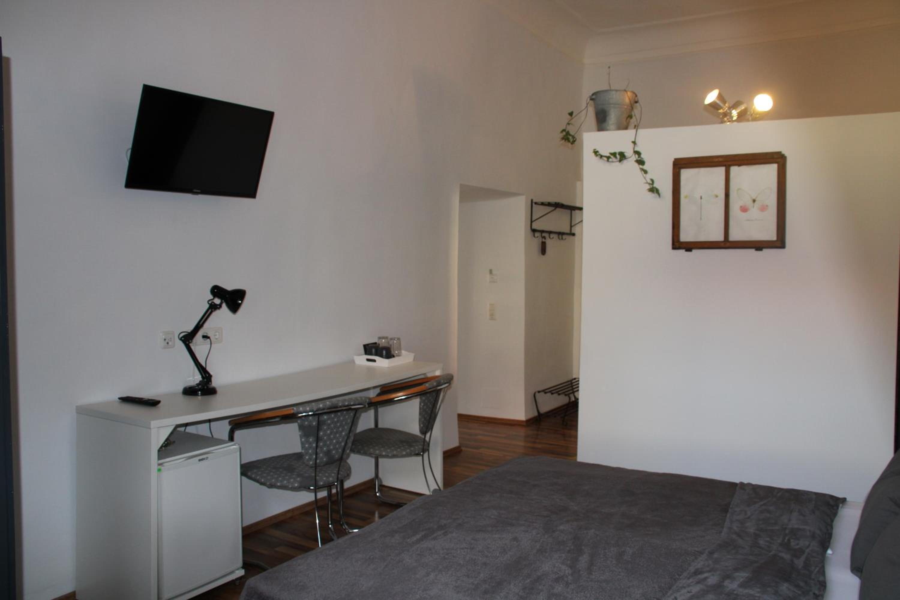 Small Double Room - Photo 39