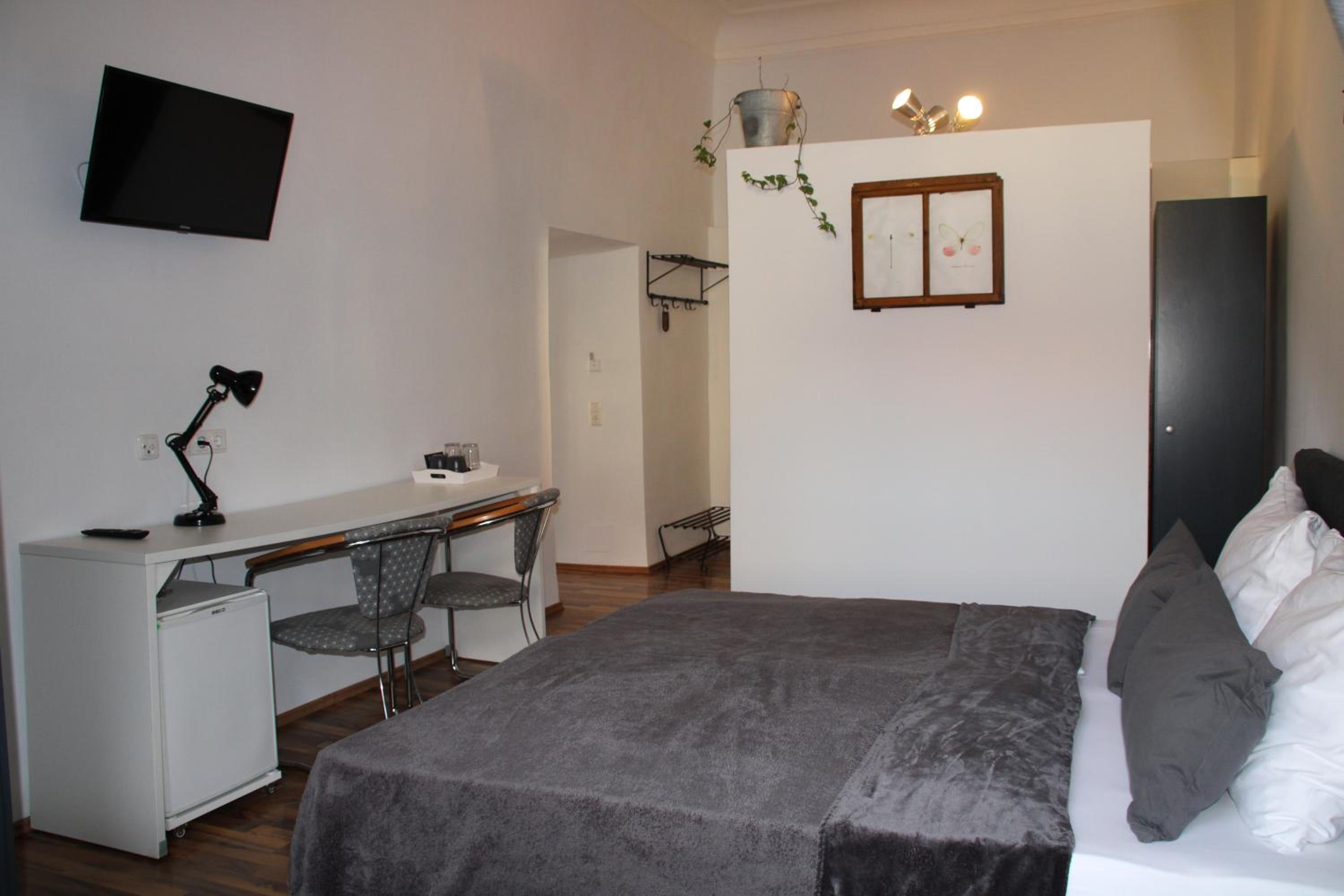 Small Double Room - Photo 29