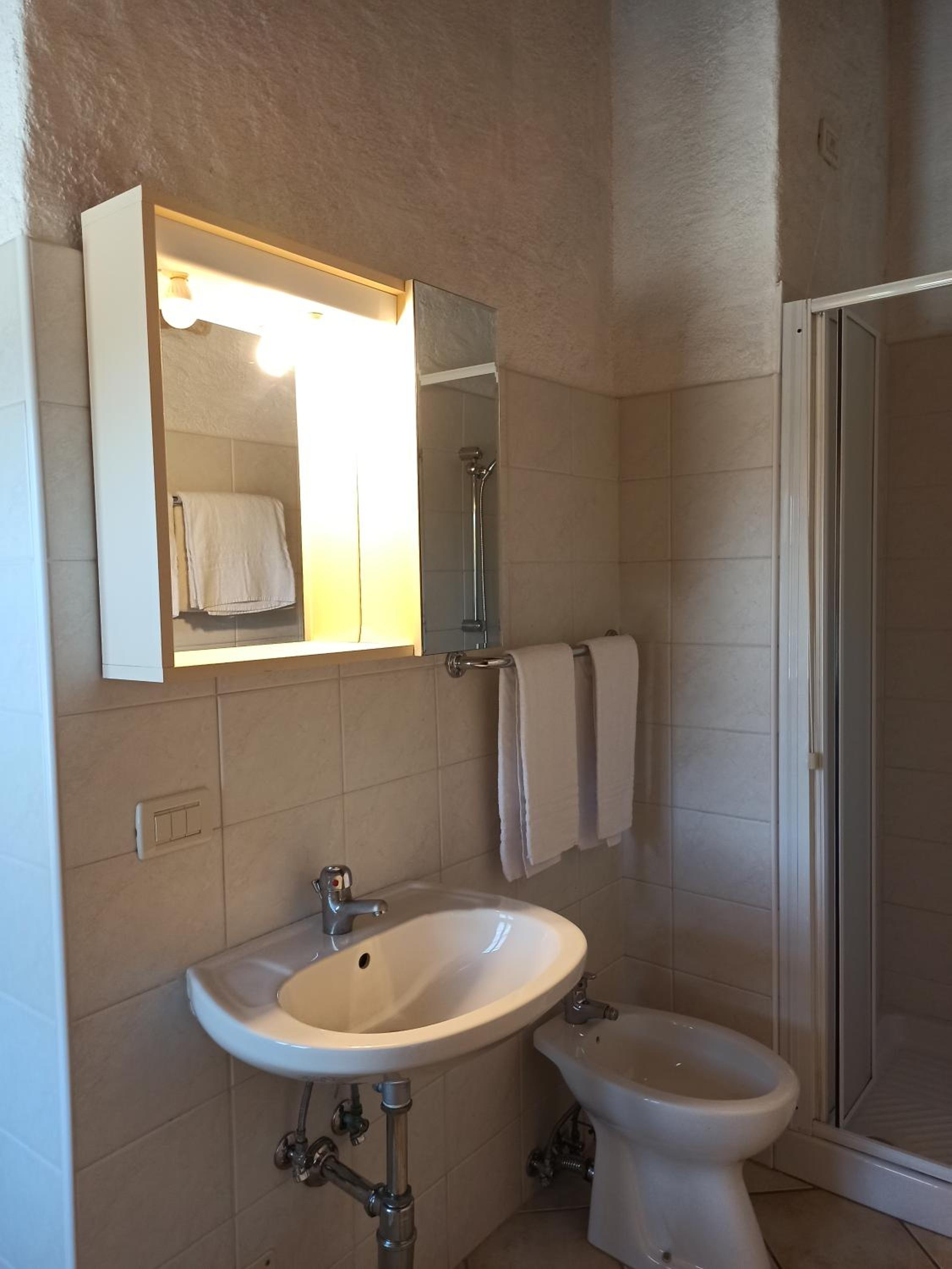 Double Room - Photo 3