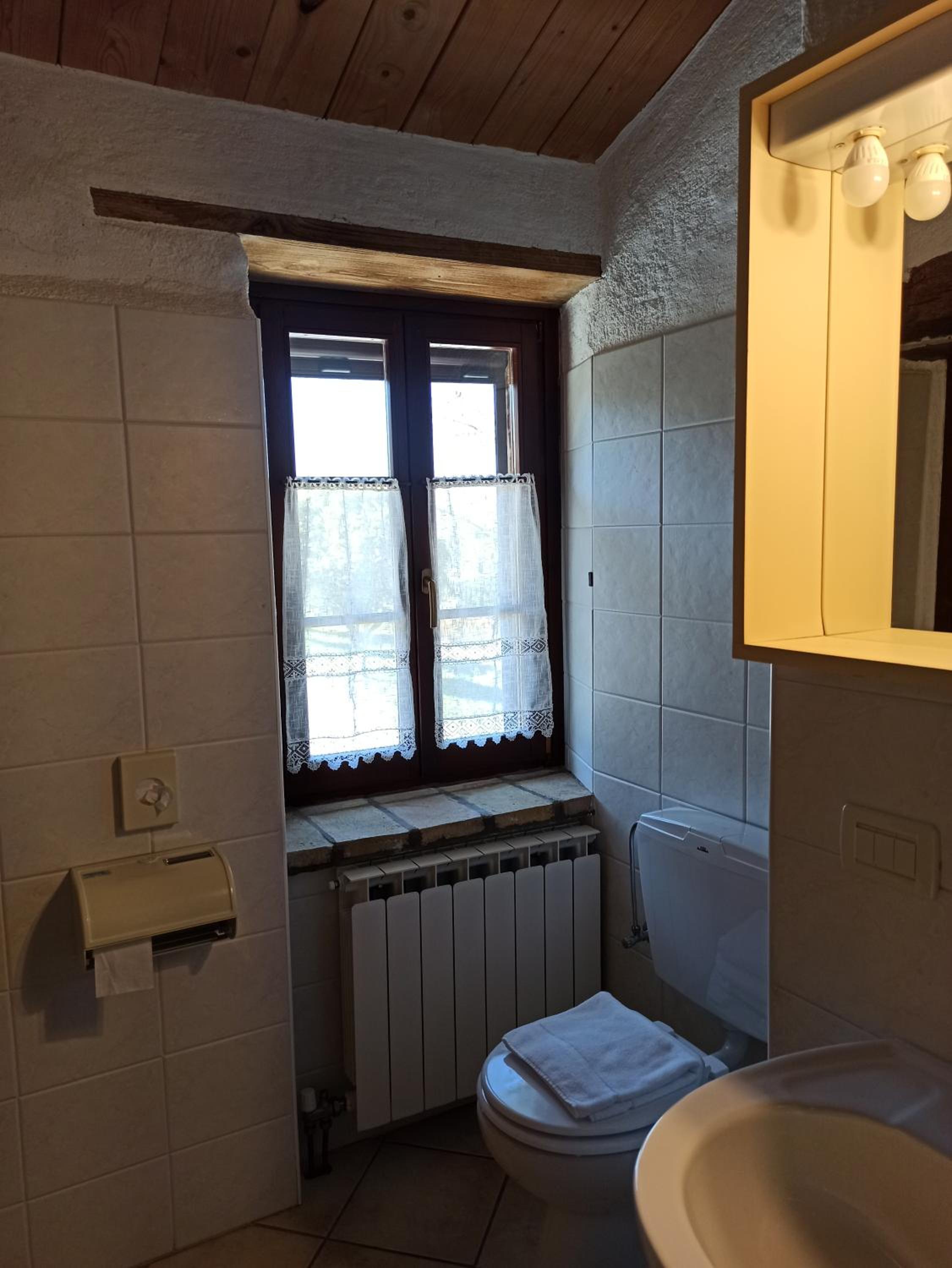 Double Room - Photo 5