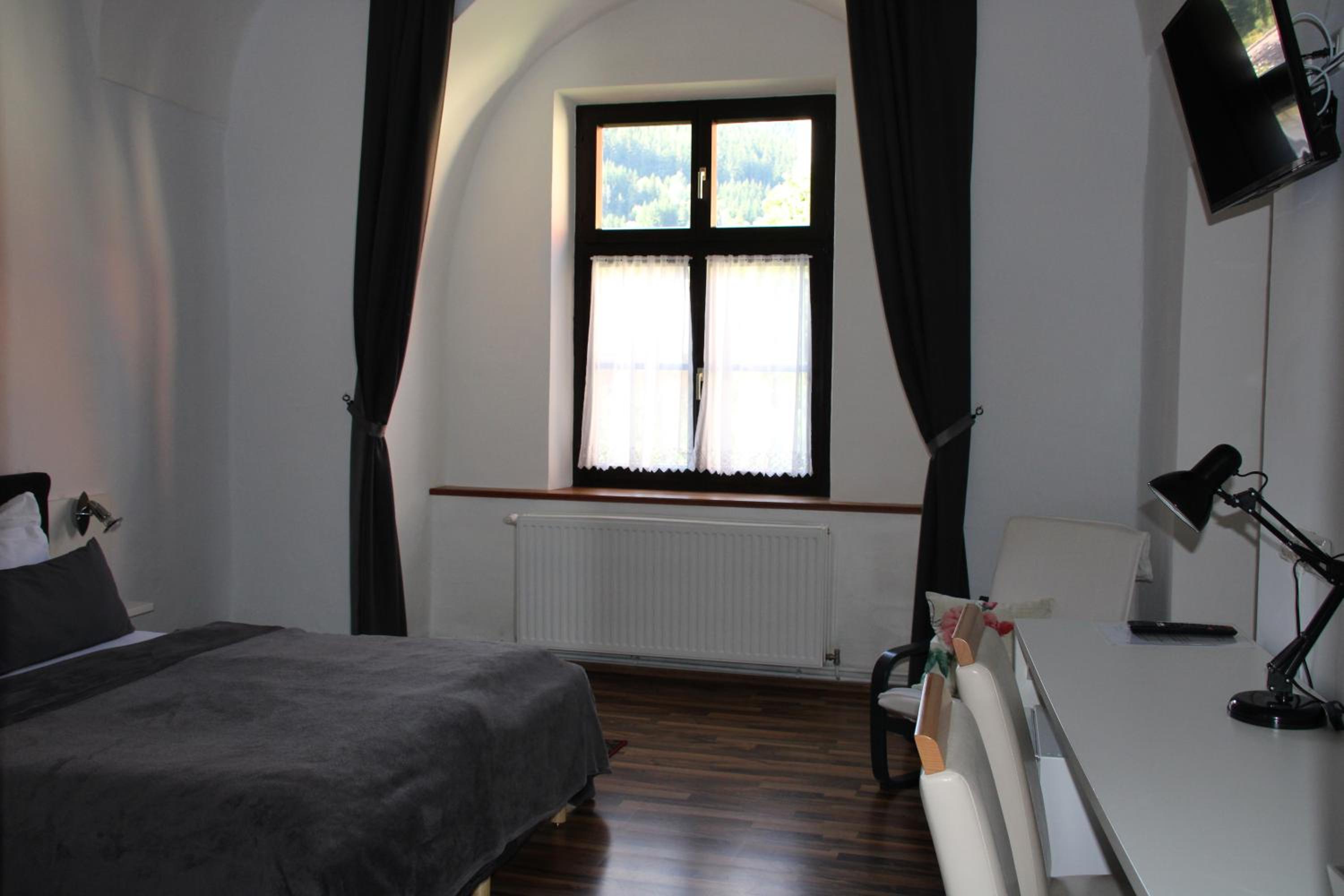 Small Double Room - Photo 17