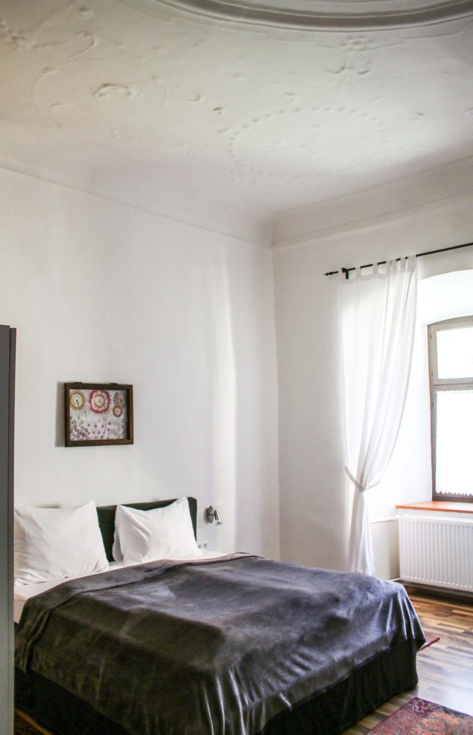 Large Double Room - Photo 9
