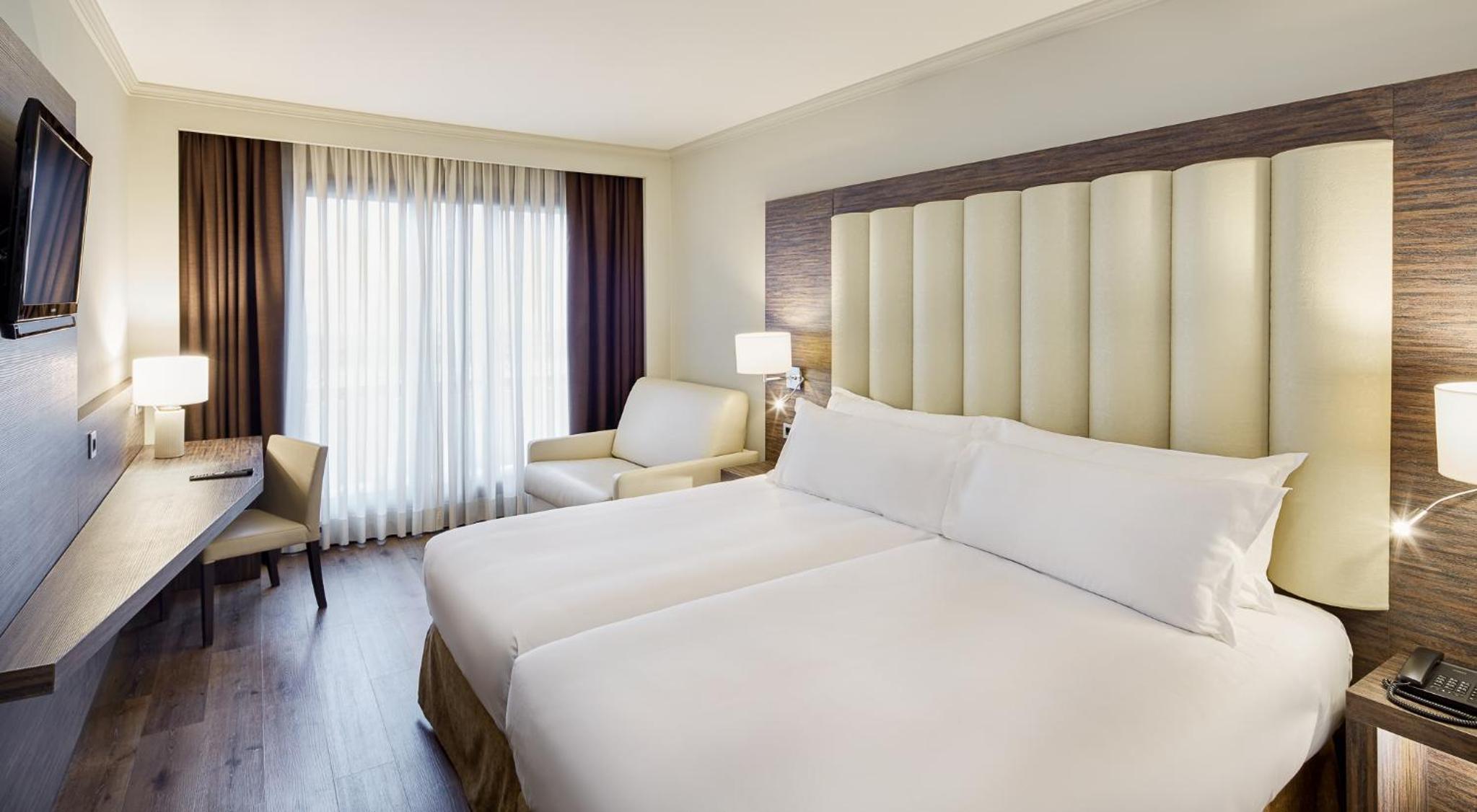 Triple Room (2 Adults + 1 Child) - Photo 1