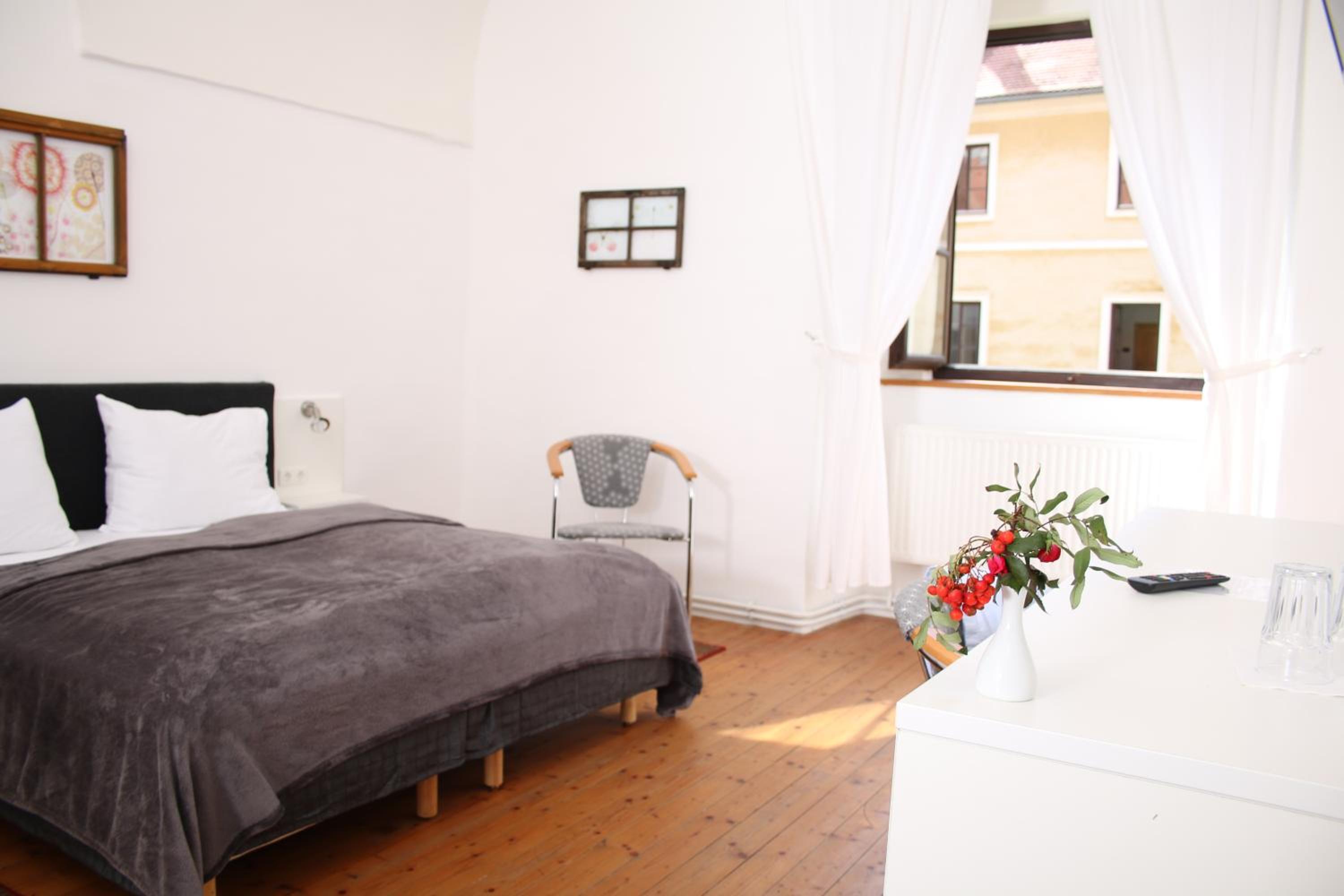 Large Double Room - Photo 42