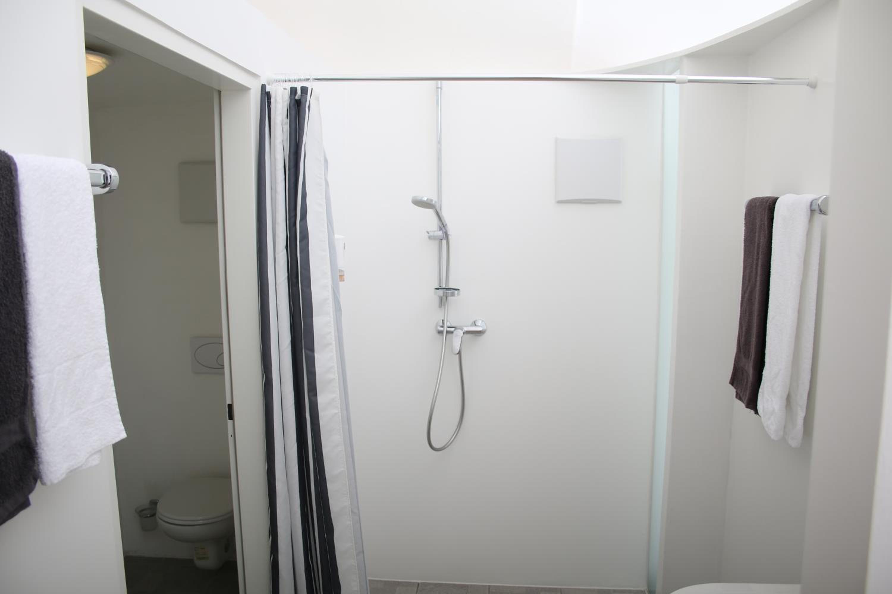 Large Double Room - Photo 43