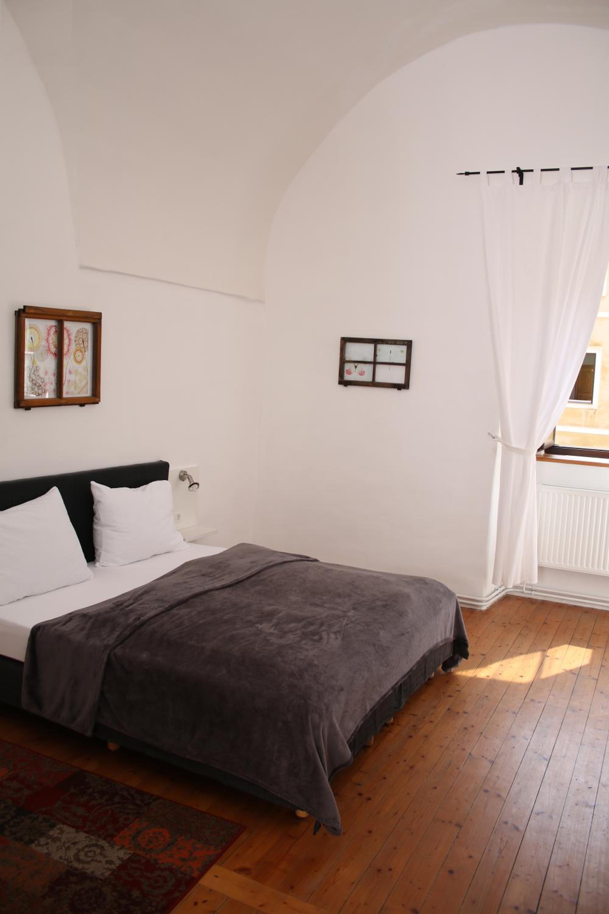 Large Double Room - Photo 39