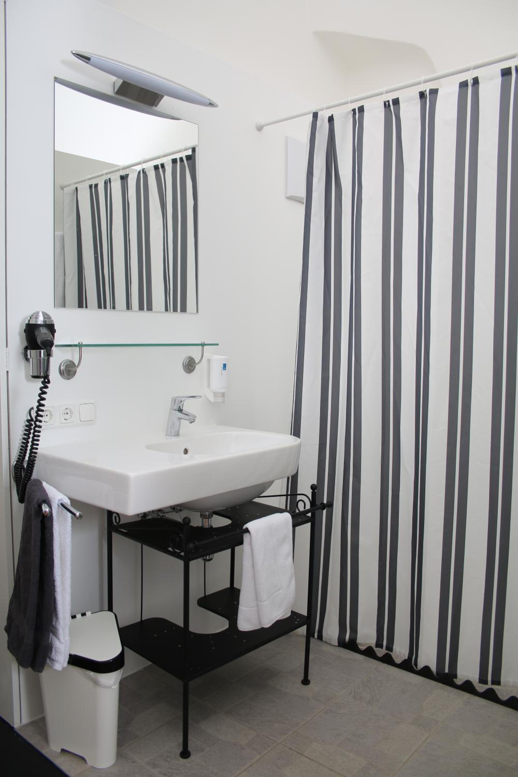 Large Double Room - Photo 36