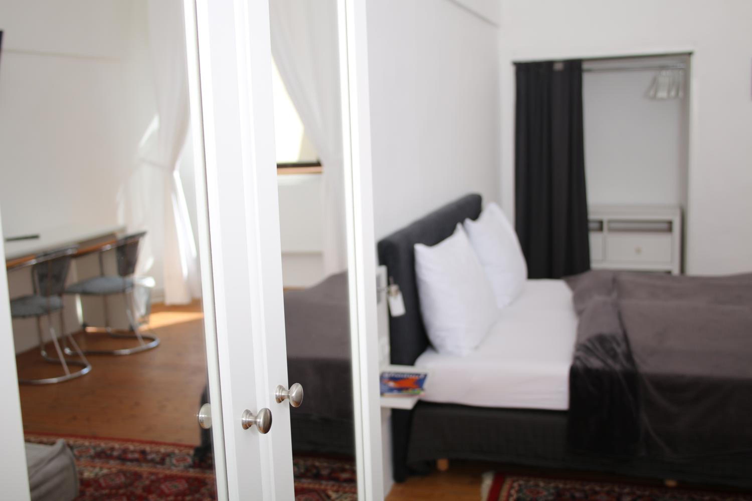 Large Double Room - Photo 32
